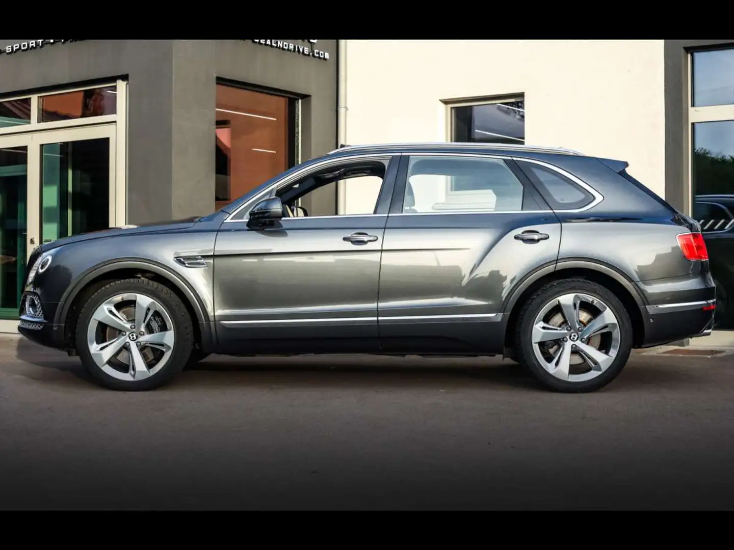 Bentley Bentayga 4.0 V8 550MULLINERHUDACCPANONIGHT Grijs - 2
