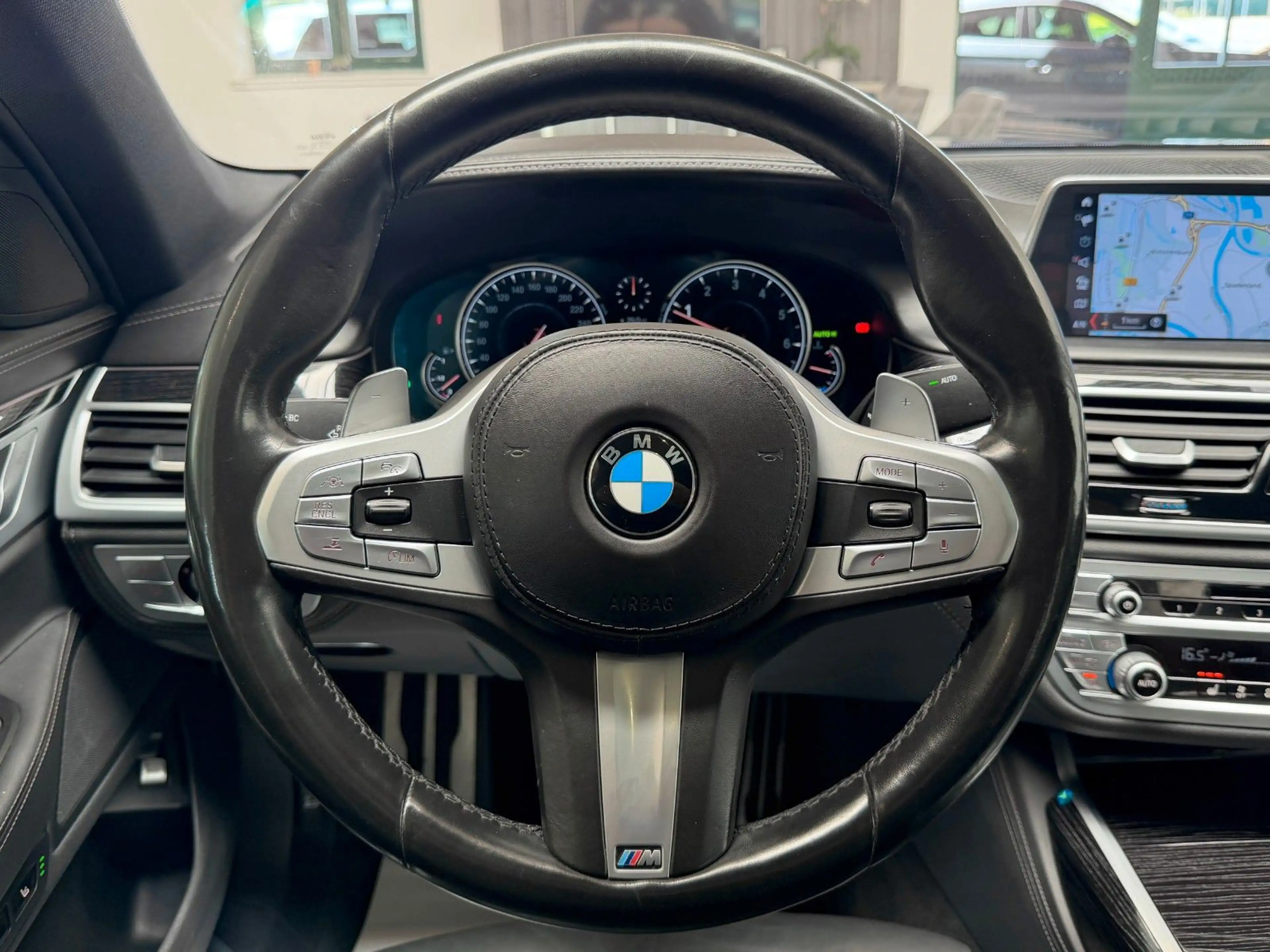 BMW 750 i M-Paket Sport Performance 449PS *VOLL* — photo 12