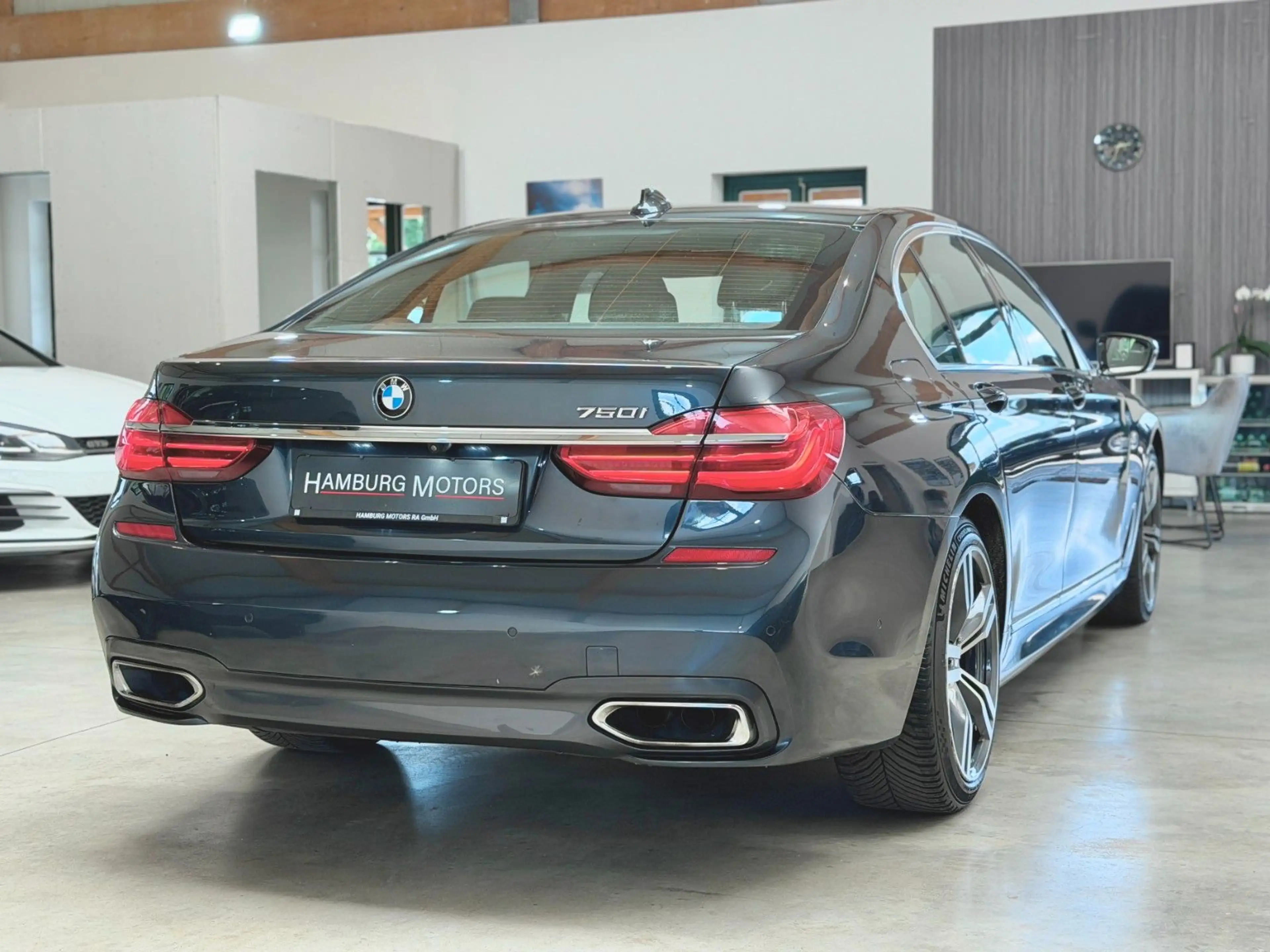 BMW 750 i M-Paket Sport Performance 449PS *VOLL* — photo 3