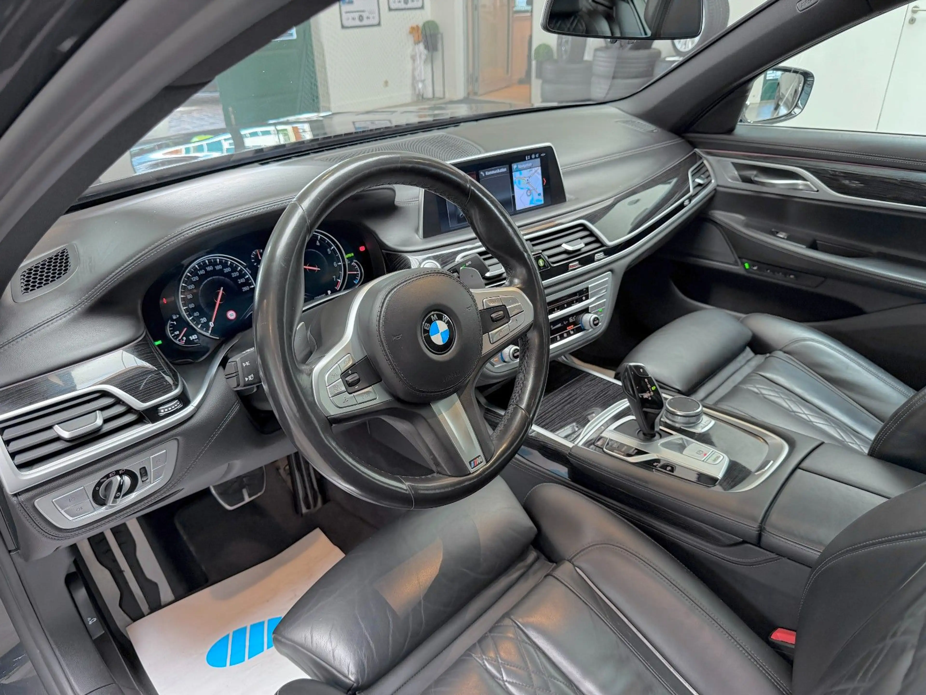 BMW 750 i M-Paket Sport Performance 449PS *VOLL* — photo 5