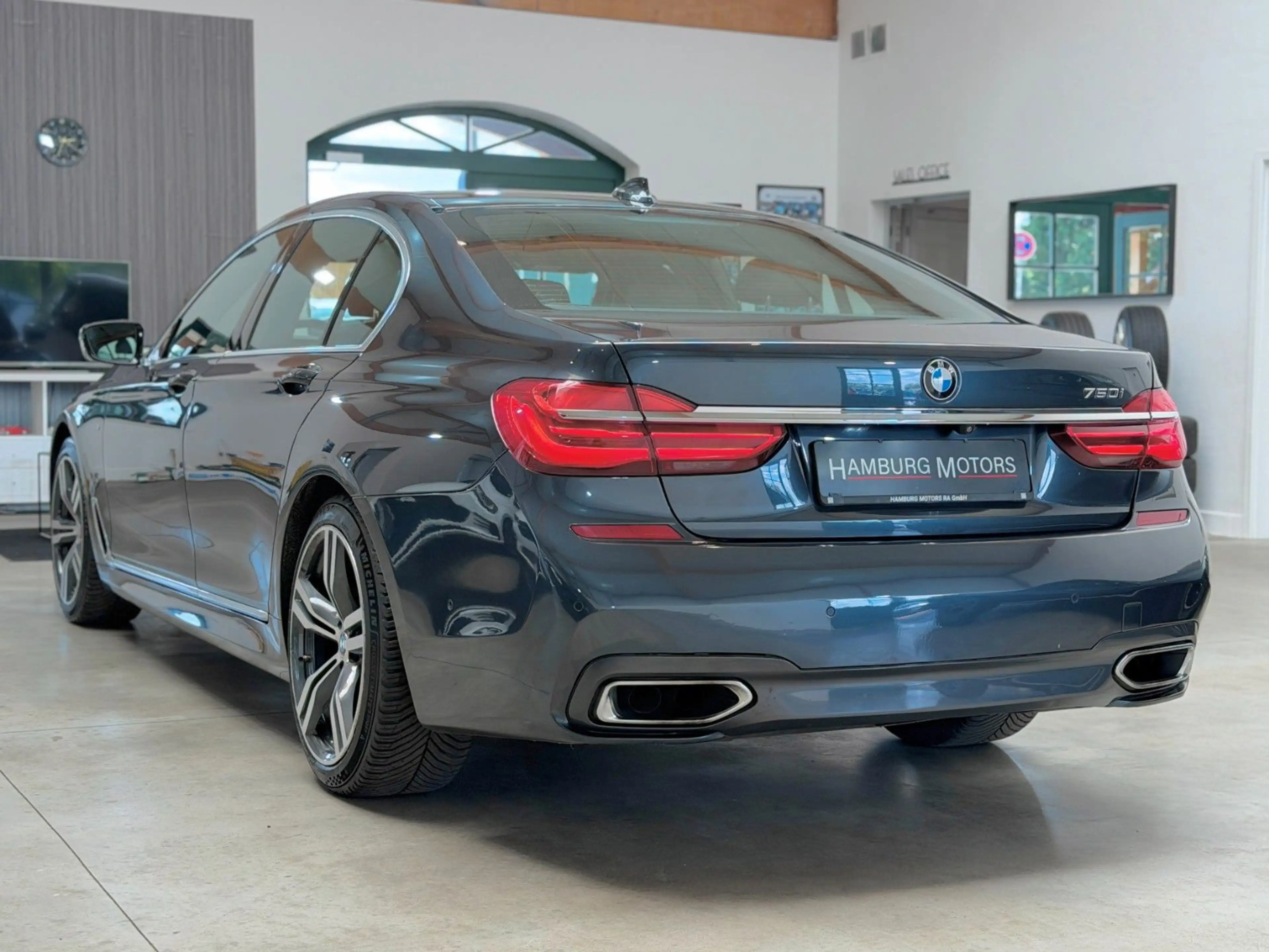BMW 750 i M-Paket Sport Performance 449PS *VOLL* — photo 4