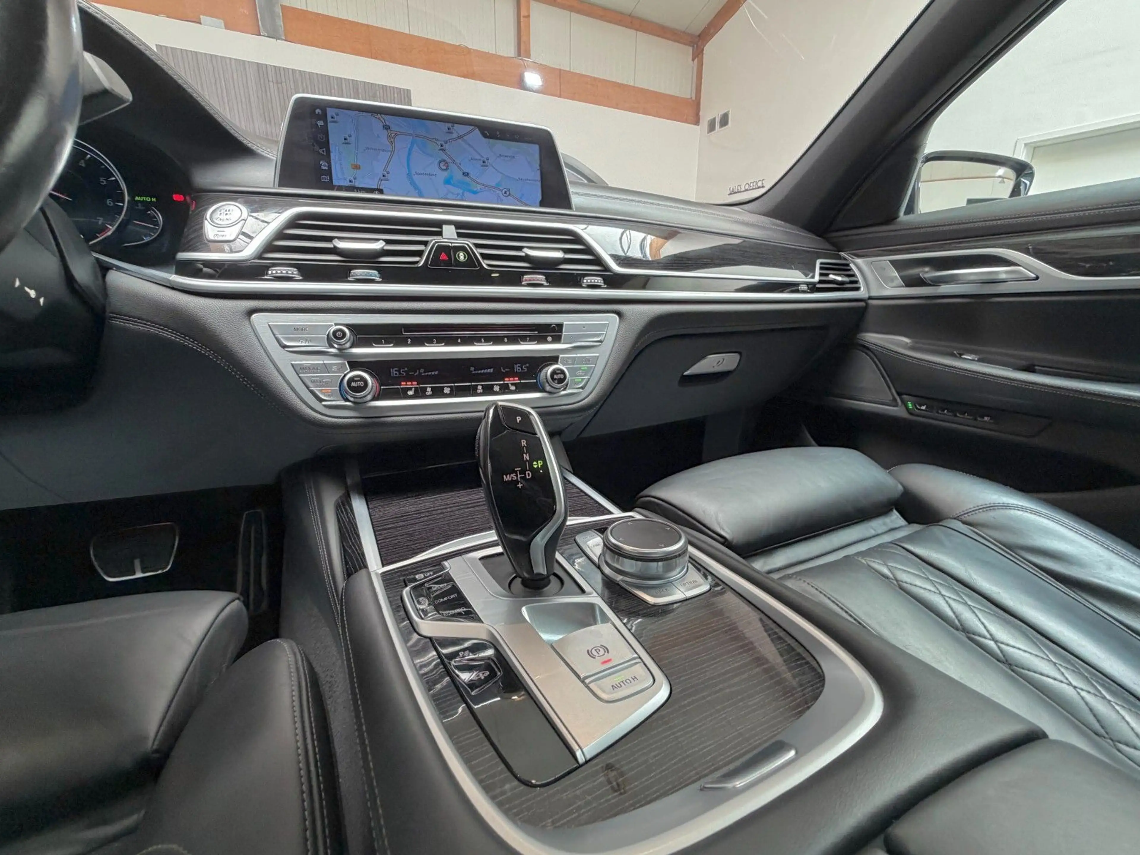 BMW 750 i M-Paket Sport Performance 449PS *VOLL* — photo 13