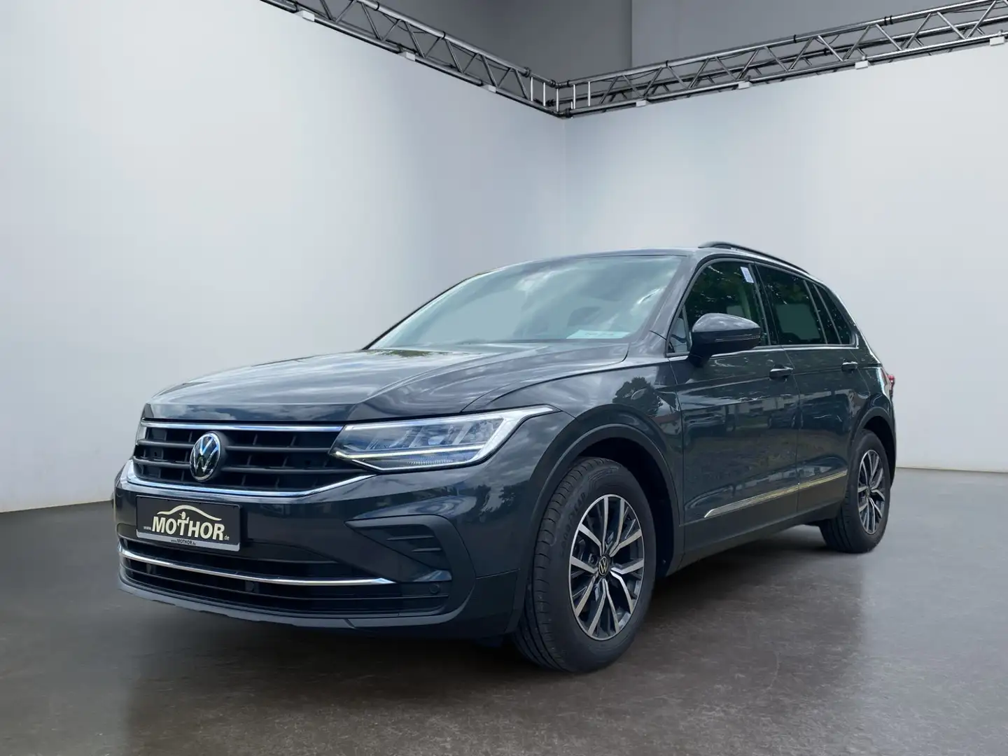 Volkswagen Tiguan Life 2.0 TDI DSG LED Massage LM KAM Grau - 2