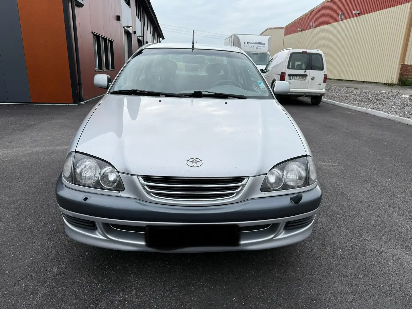 Toyota Avensis 1.8 linea sol - 2