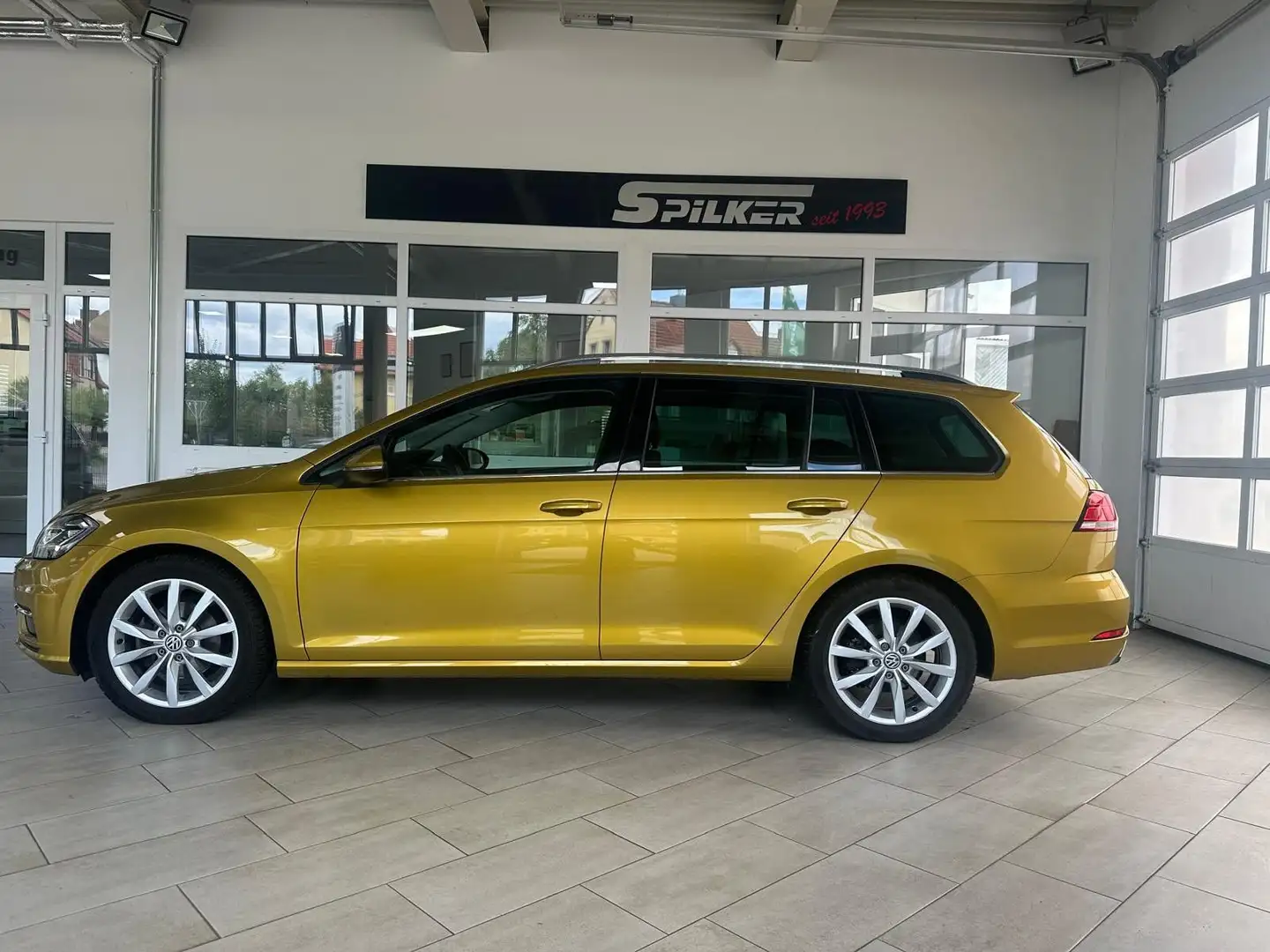 Volkswagen Golf VII Variant Highline St.Hz./Navi/Kamera Amarillo - 1