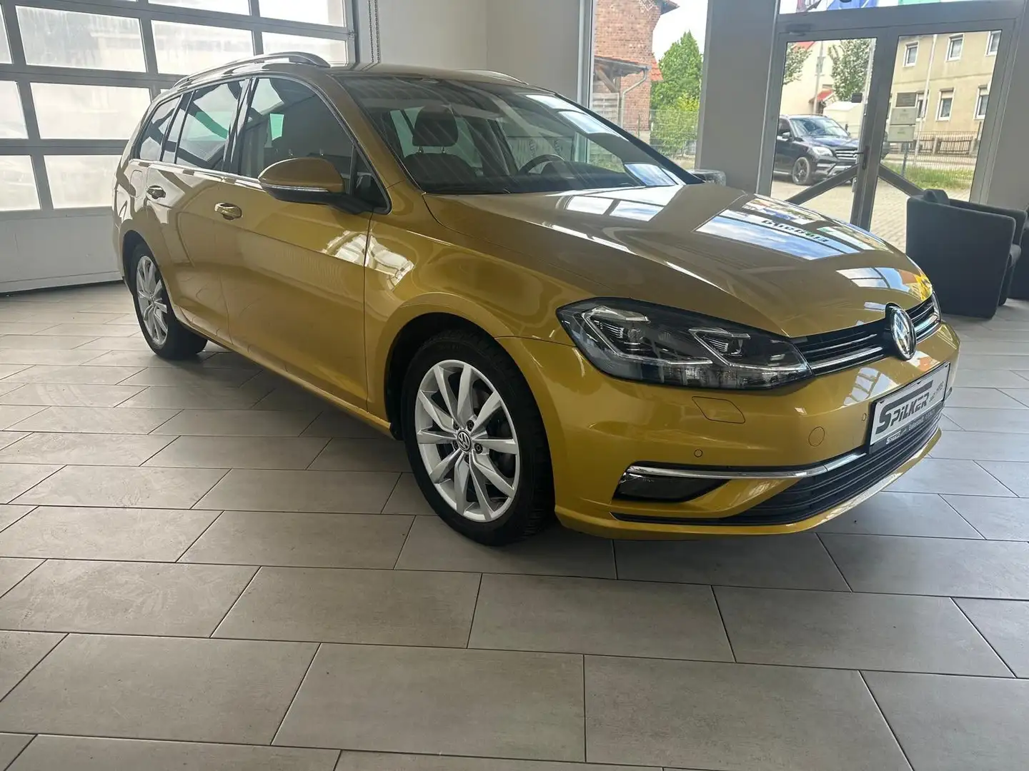 Volkswagen Golf VII Variant Highline St.Hz./Navi/Kamera Amarillo - 2