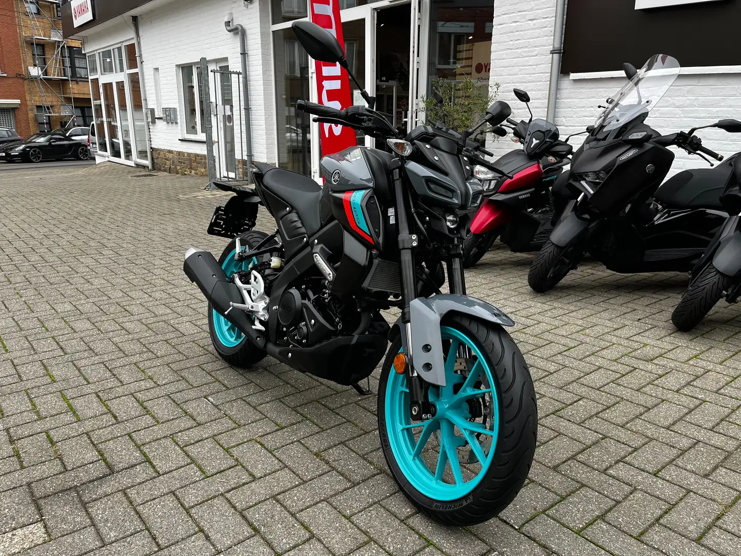 Yamaha MT-125 Gris - 2