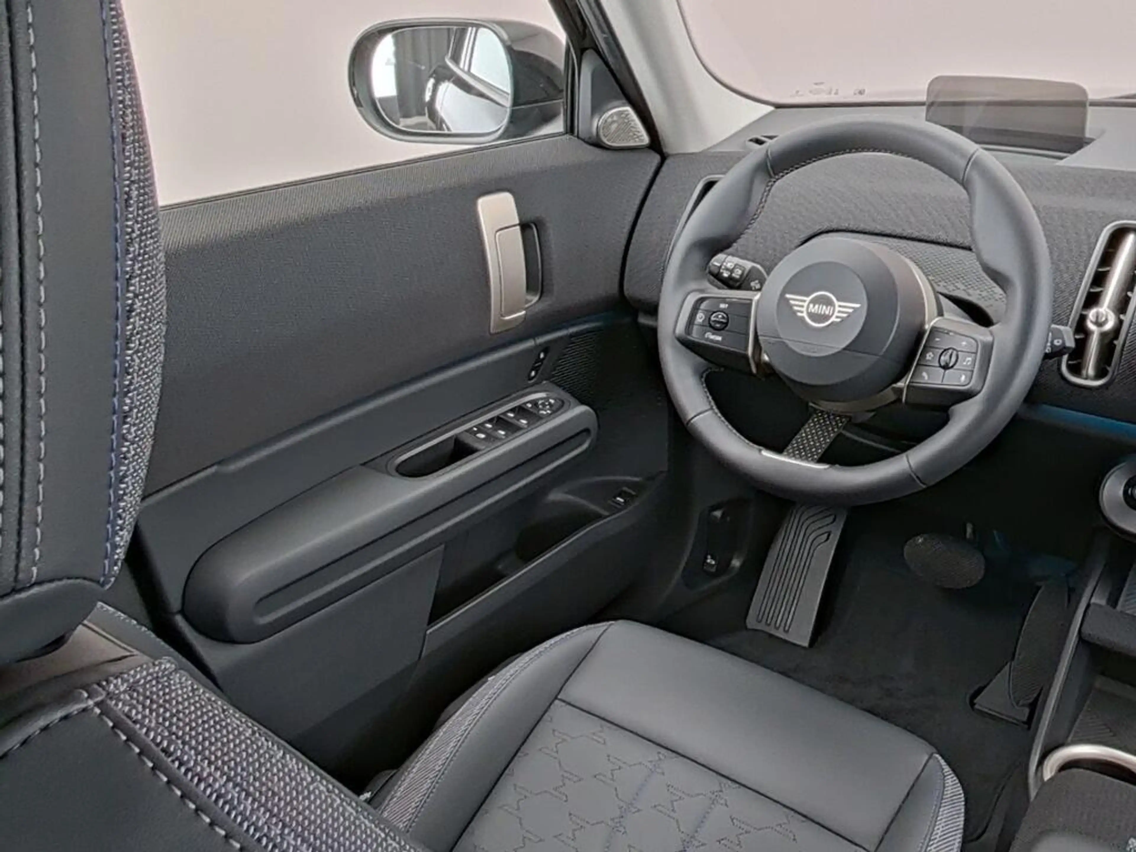 MINI Countryman E Classic M 66.5 kWh — photo 4