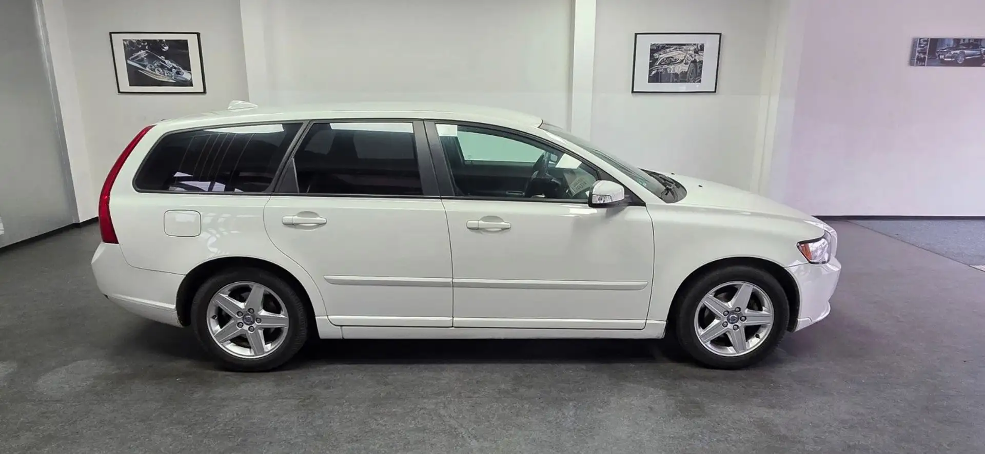 Volvo V50 1.8 Momentum WR+SR Klima Weiß - 1