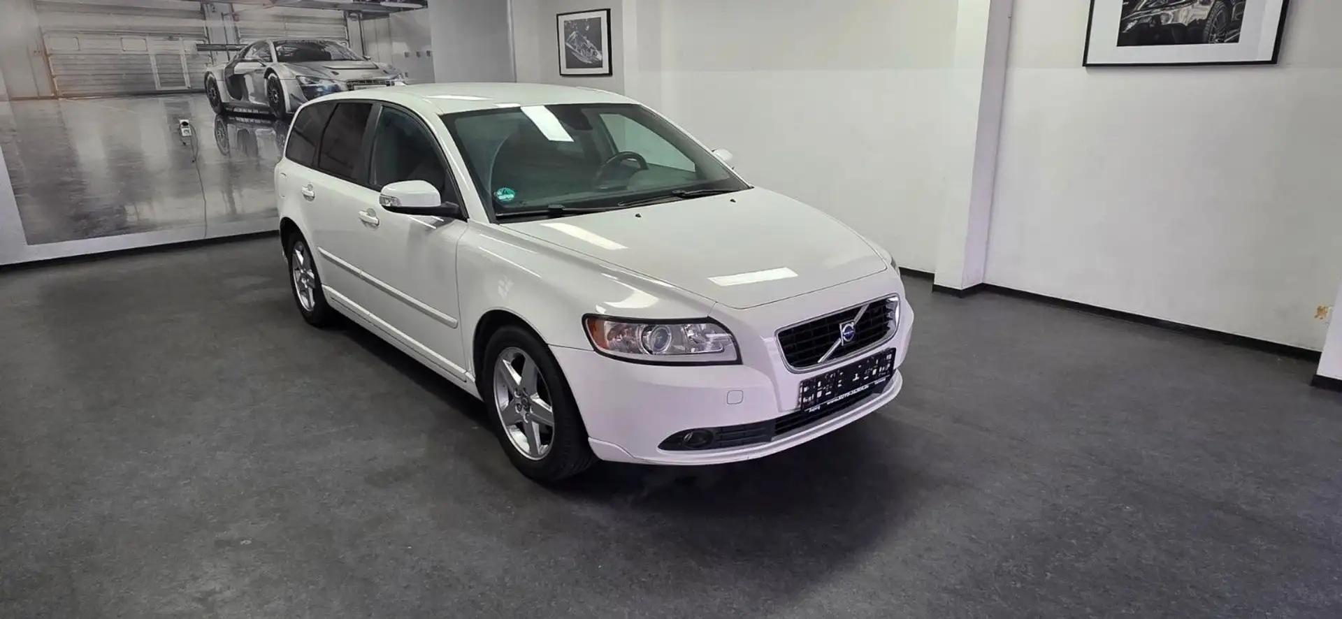 Volvo V50 1.8 Momentum WR+SR Klima Weiß - 2