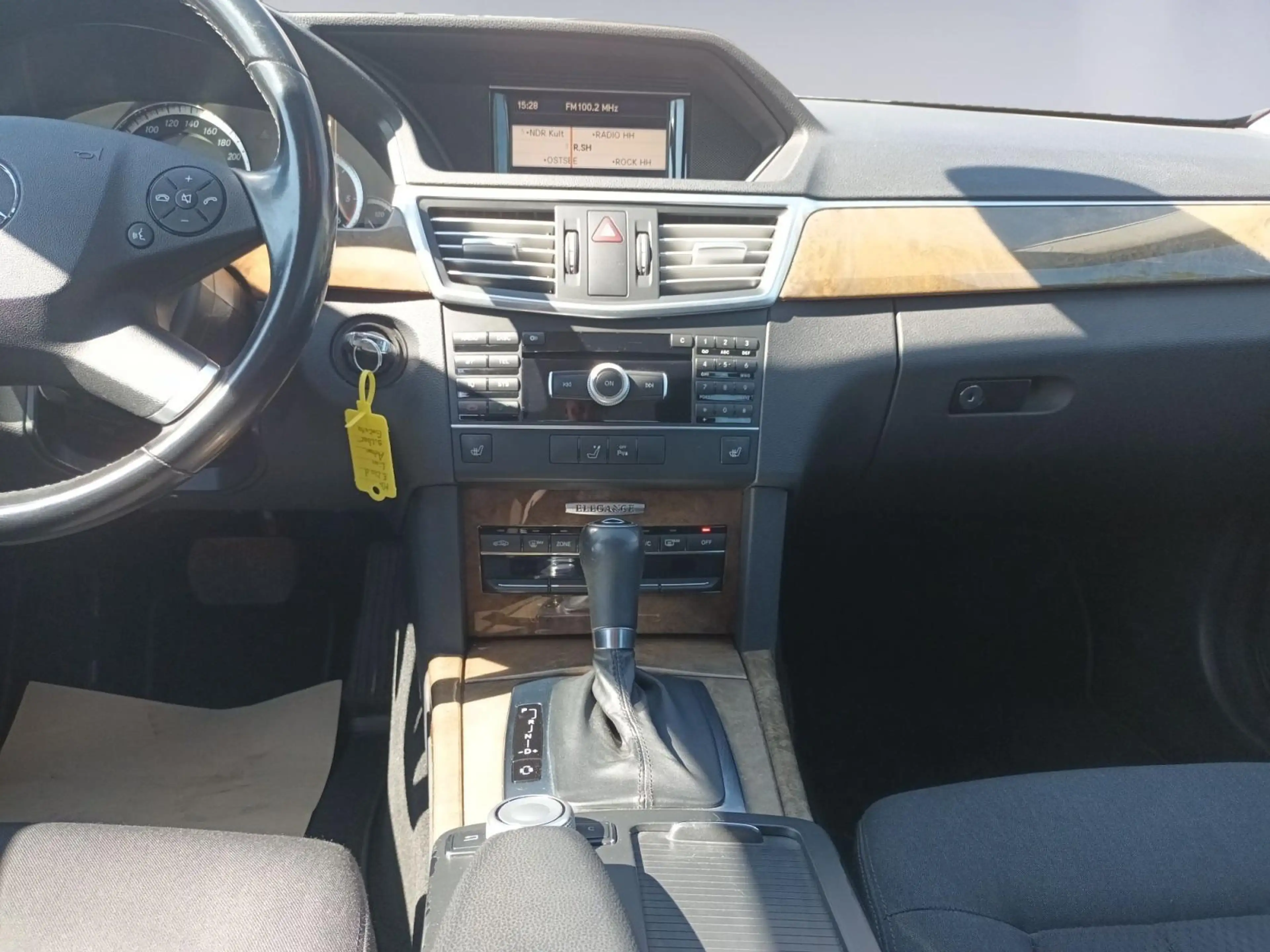 Mercedes-Benz E 220 CDI BlueEfficiency (212.002) Elegance BlueEffic... — photo 12