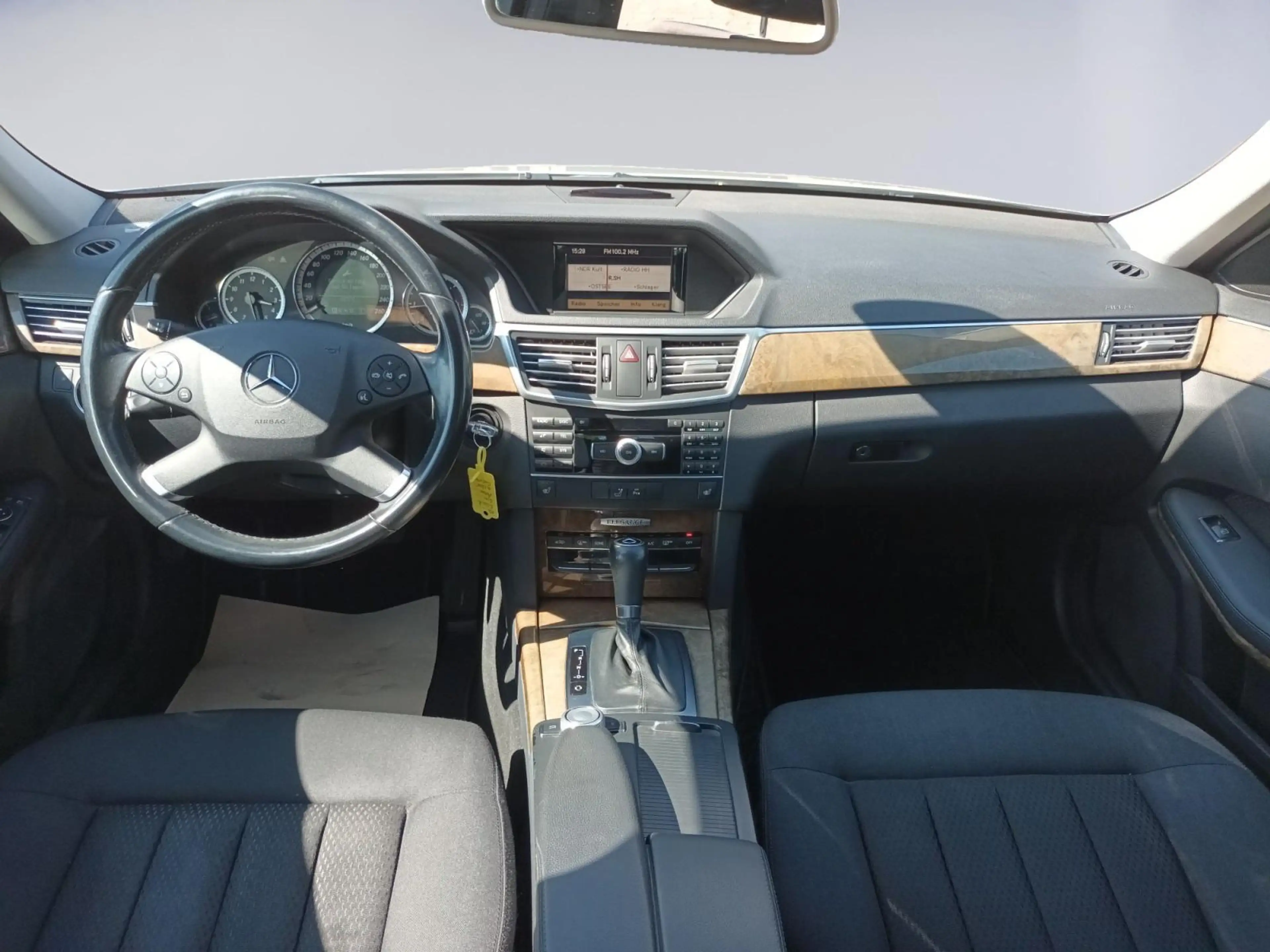 Mercedes-Benz E 220 CDI BlueEfficiency (212.002) Elegance BlueEffic... — photo 11