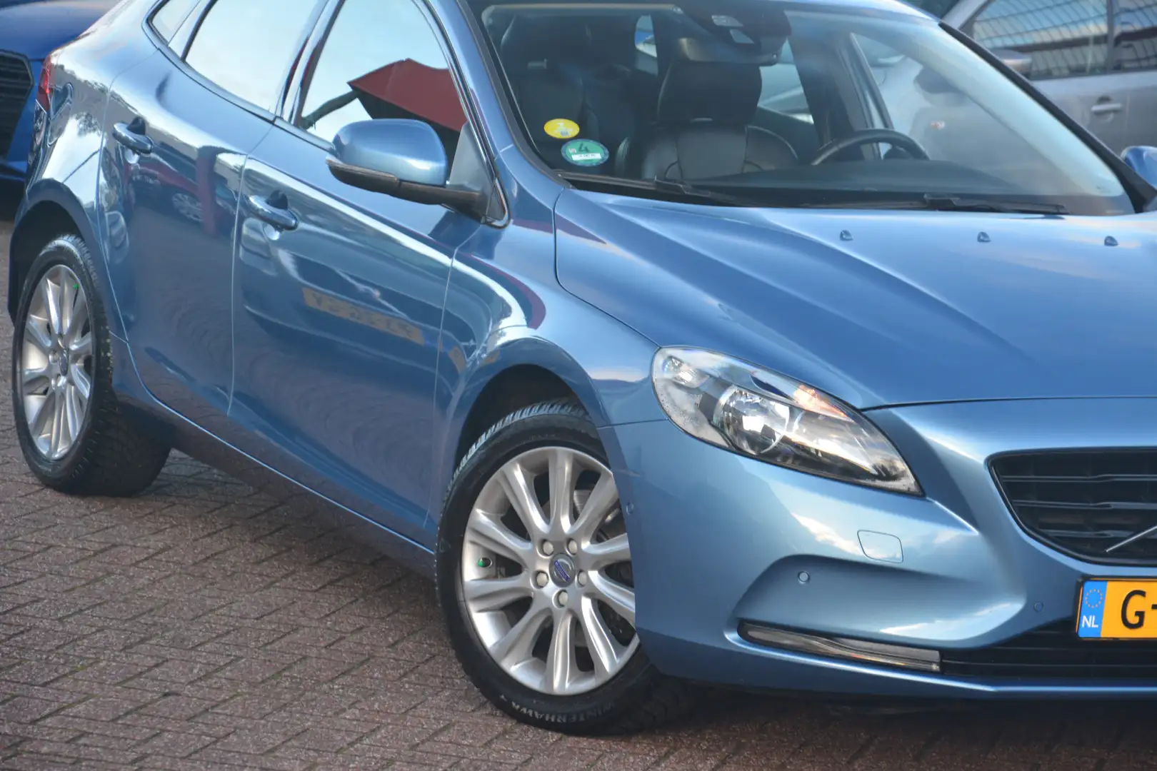 Volvo V40 2.0 D2 Summum | Navigatie | Stoelverwarming | Leer Bleu - 2