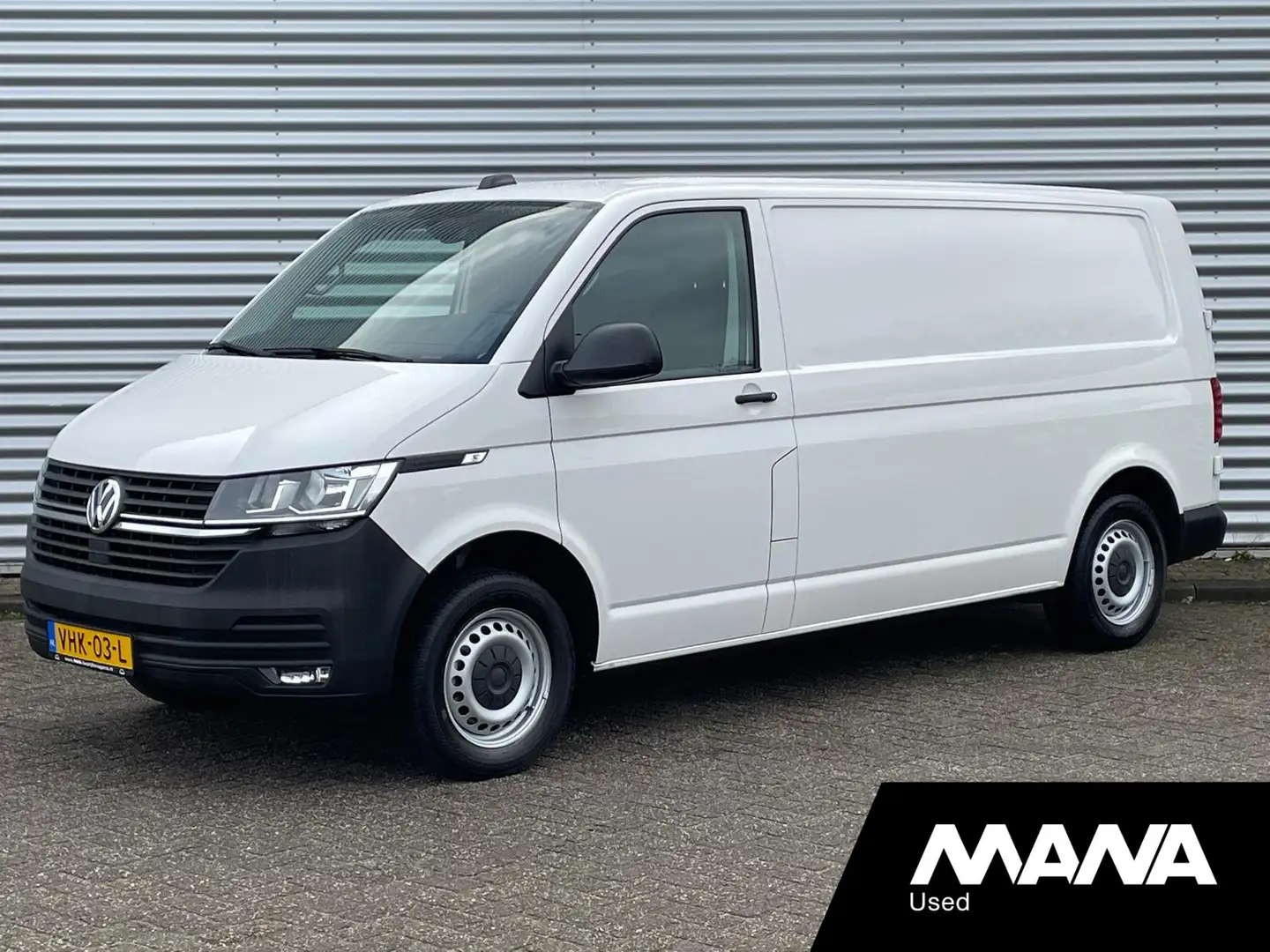Volkswagen T6.1 Transporter 2.0 TDI L2H1 28 110PK Sensoren Airco Navi Cruise C Wit - 1