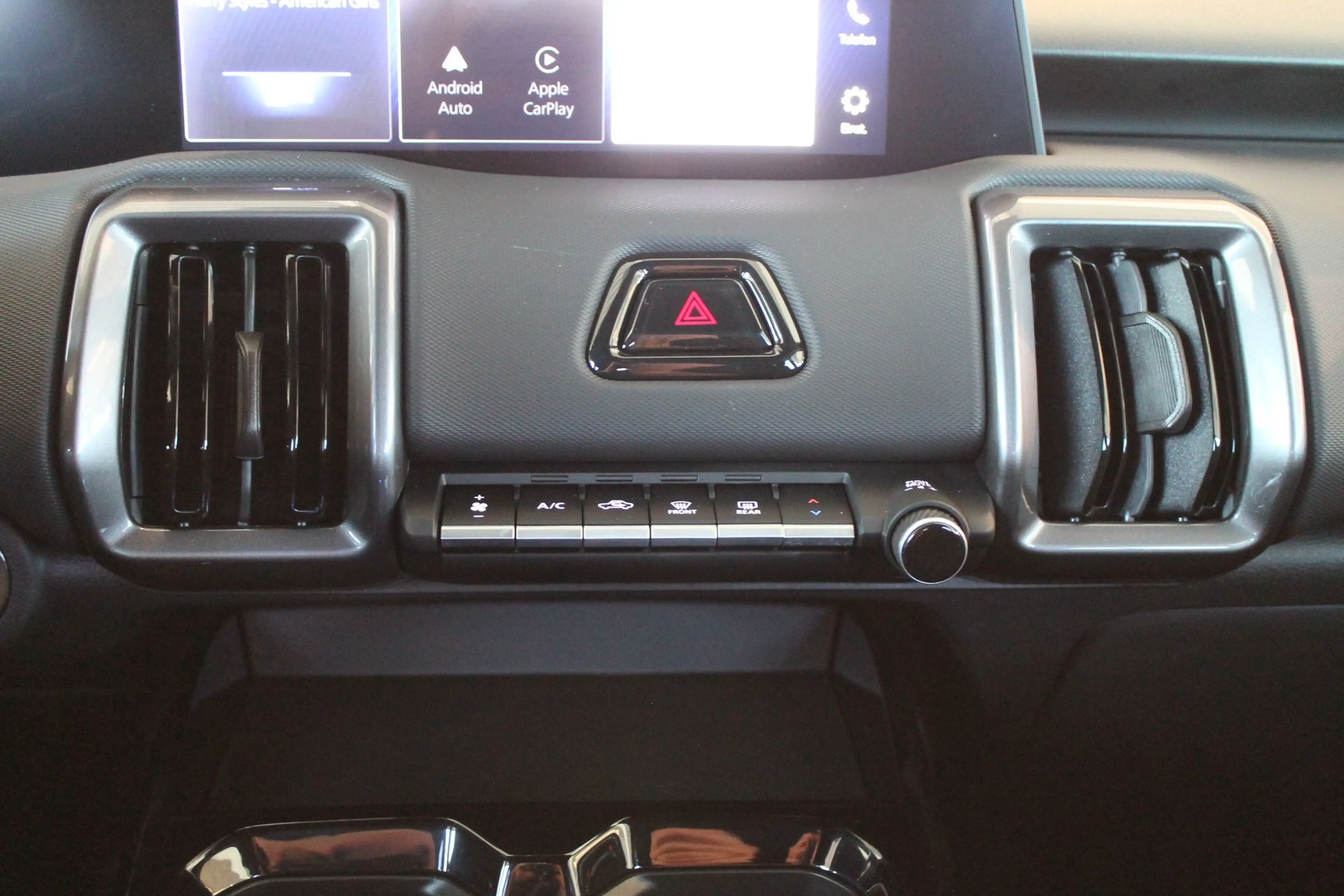 Toyota Urban Cruiser Urban Cruiser Elektro 61kWh Lounge Aut. — photo 12