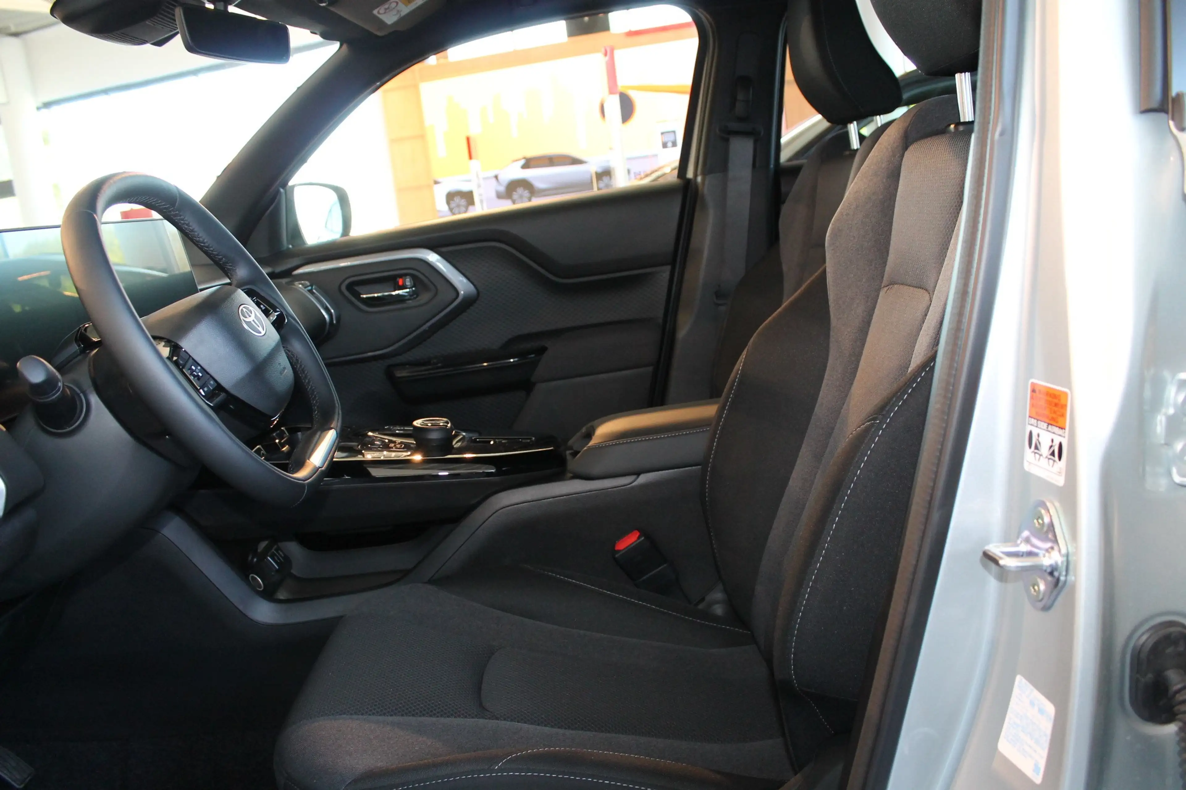 Toyota Urban Cruiser Urban Cruiser Elektro 61kWh Lounge Aut. — photo 5