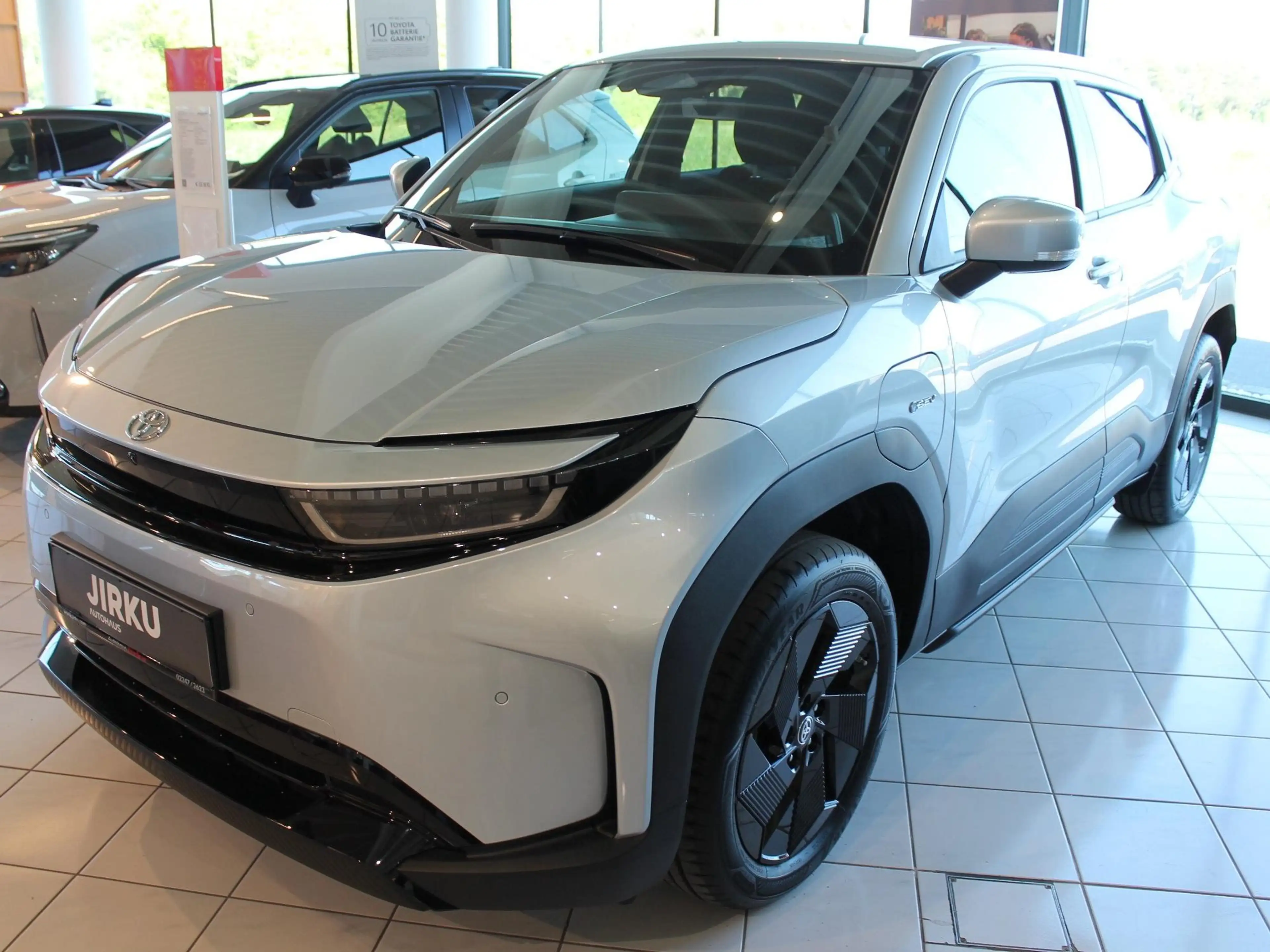 Toyota Urban Cruiser Urban Cruiser Elektro 61kWh Lounge Aut. — photo 3