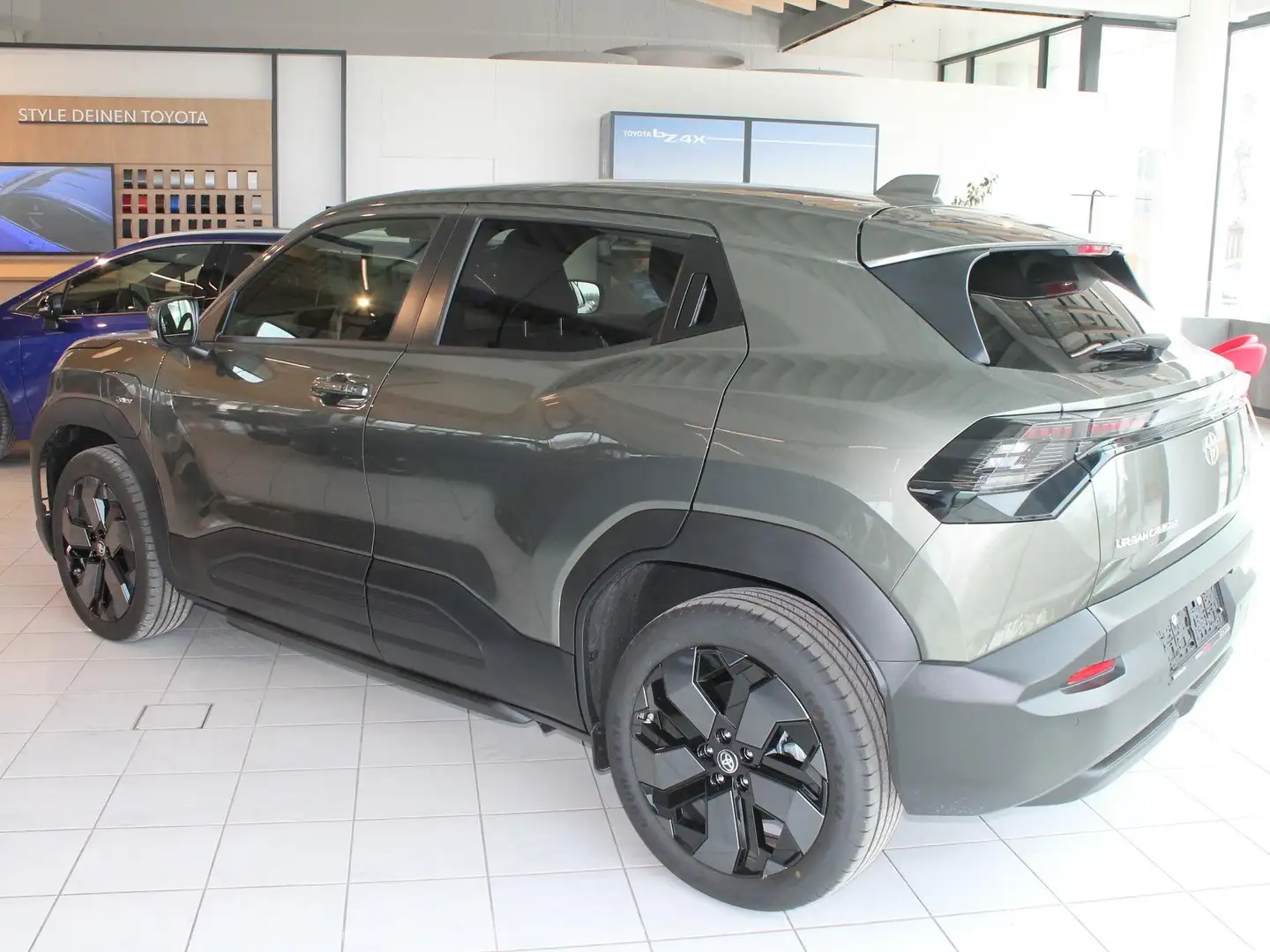 Toyota Urban Cruiser Urban Cruiser Elektro 61kWh Lounge Aut. Grün - 2