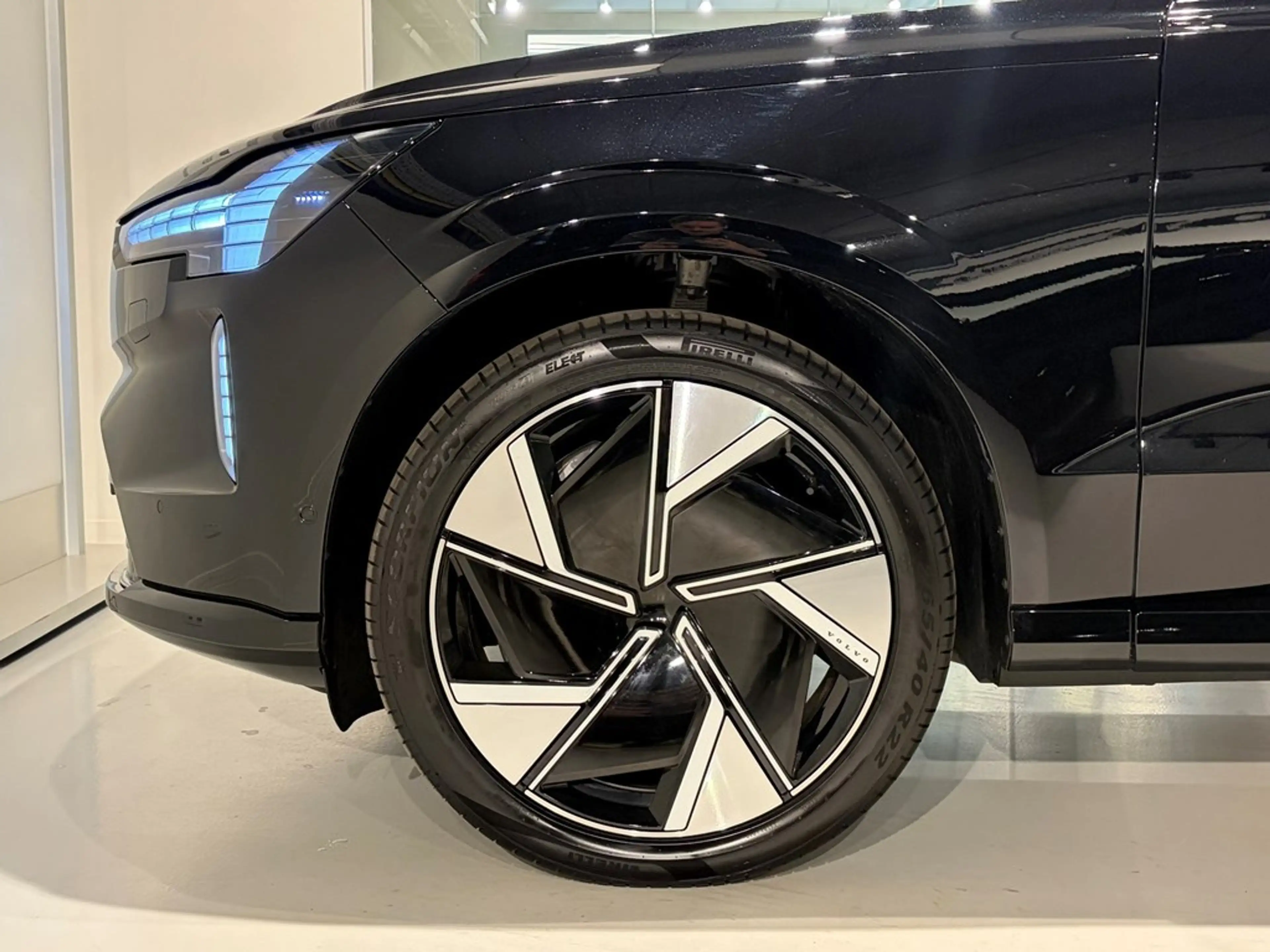 Volvo EX90 Ultra Twin Motor Perform ( 4x4 ) + LUCHTVERING/TRE — photo 4