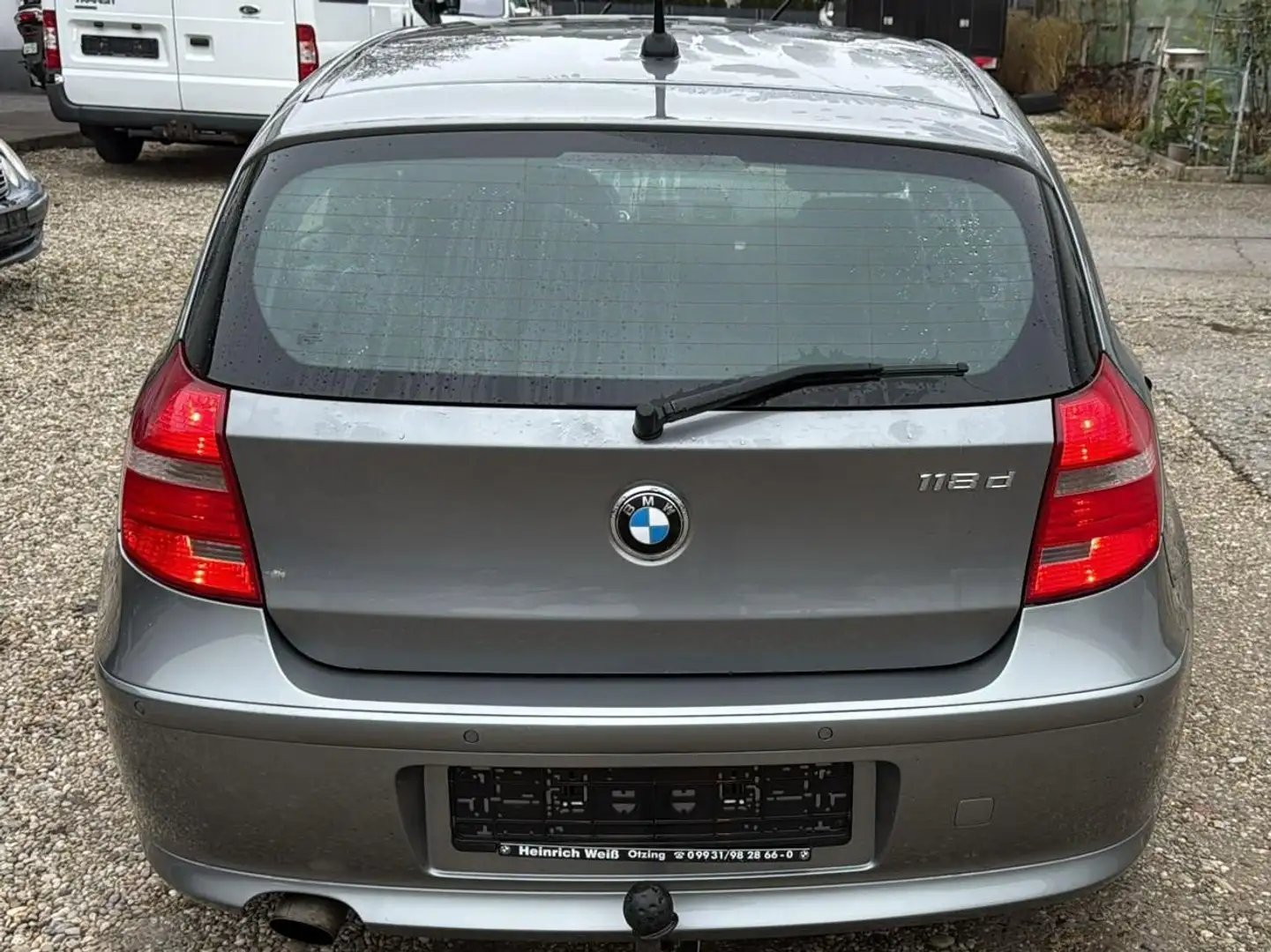 BMW 118 118d Grau - 2