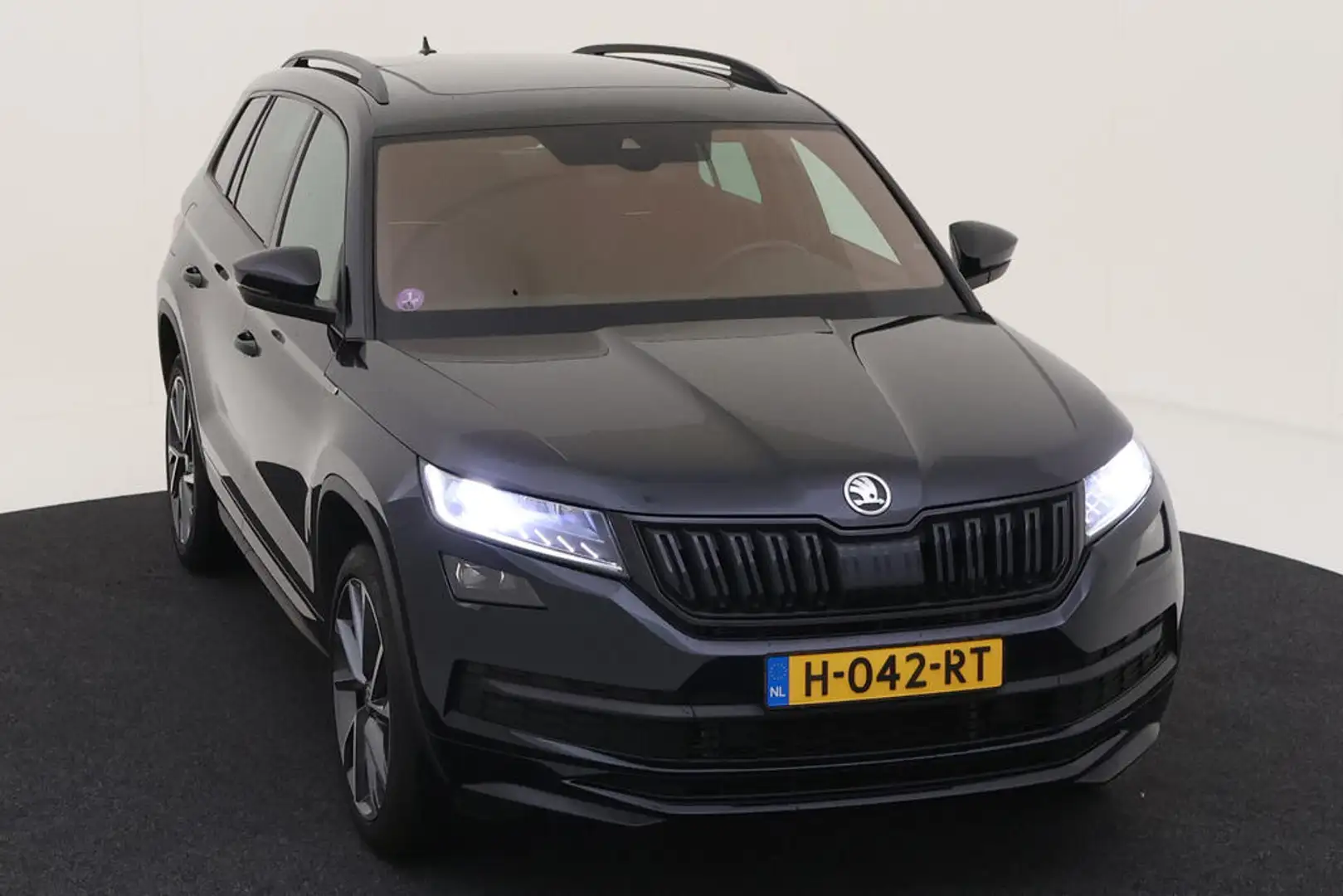 Skoda Kodiaq 1.5 TSI 150pk Automaat Sportline Business 7 persoo Zwart - 2