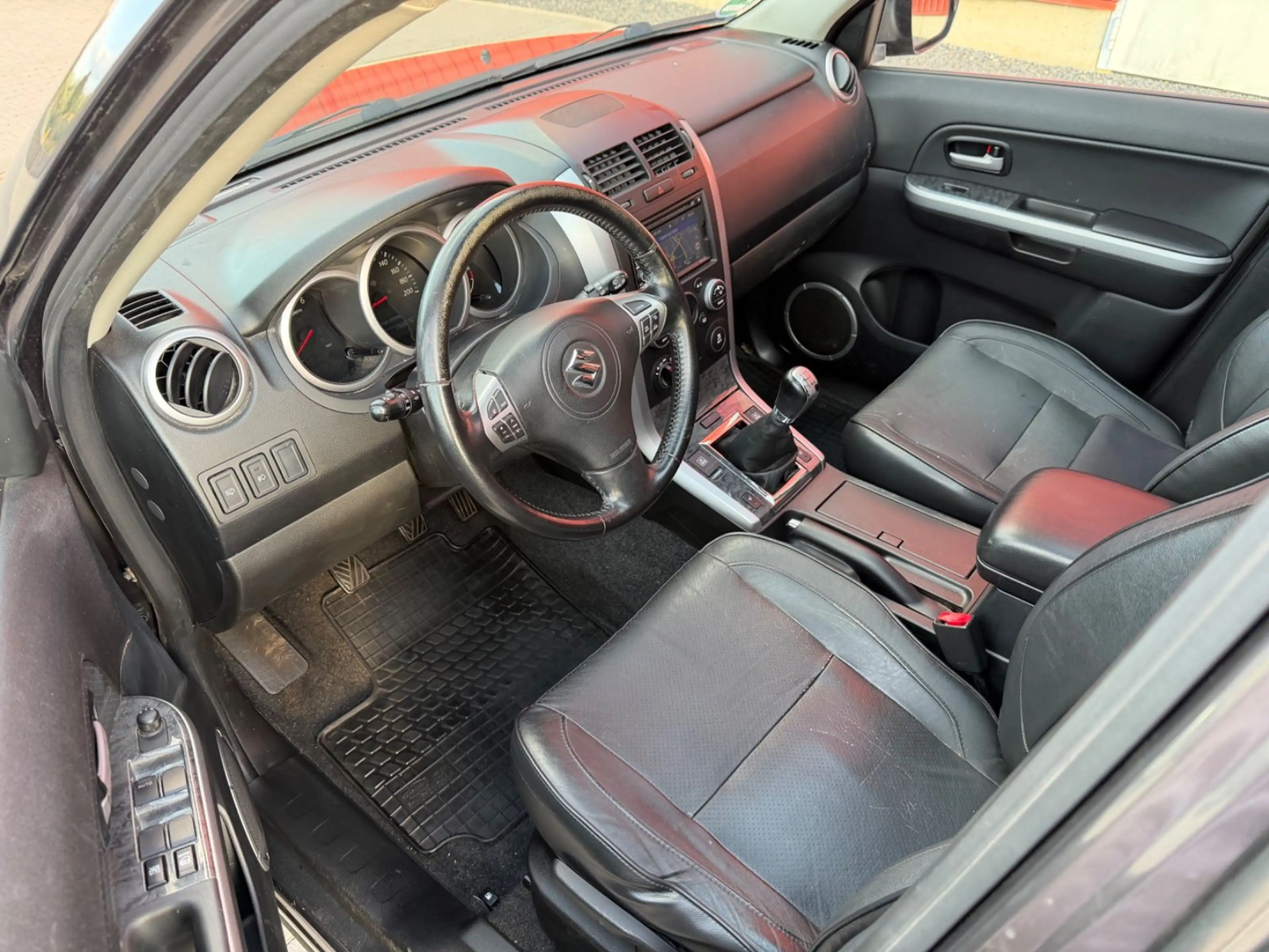 Suzuki Grand Vitara 1.9 Allrad Leder Xenon Navi Pano — photo 14