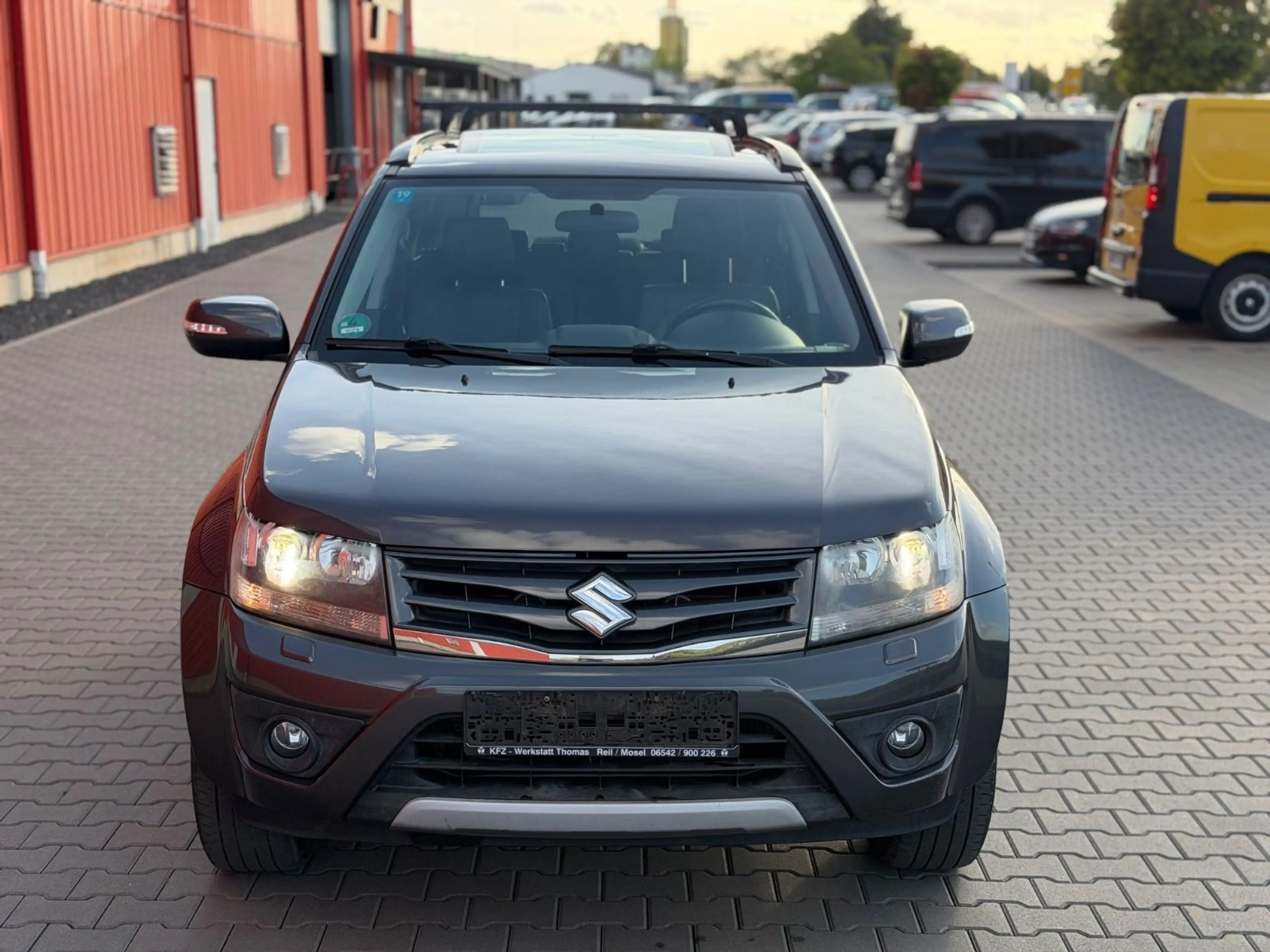 Suzuki Grand Vitara 1.9 Allrad Leder Xenon Navi Pano — photo 10