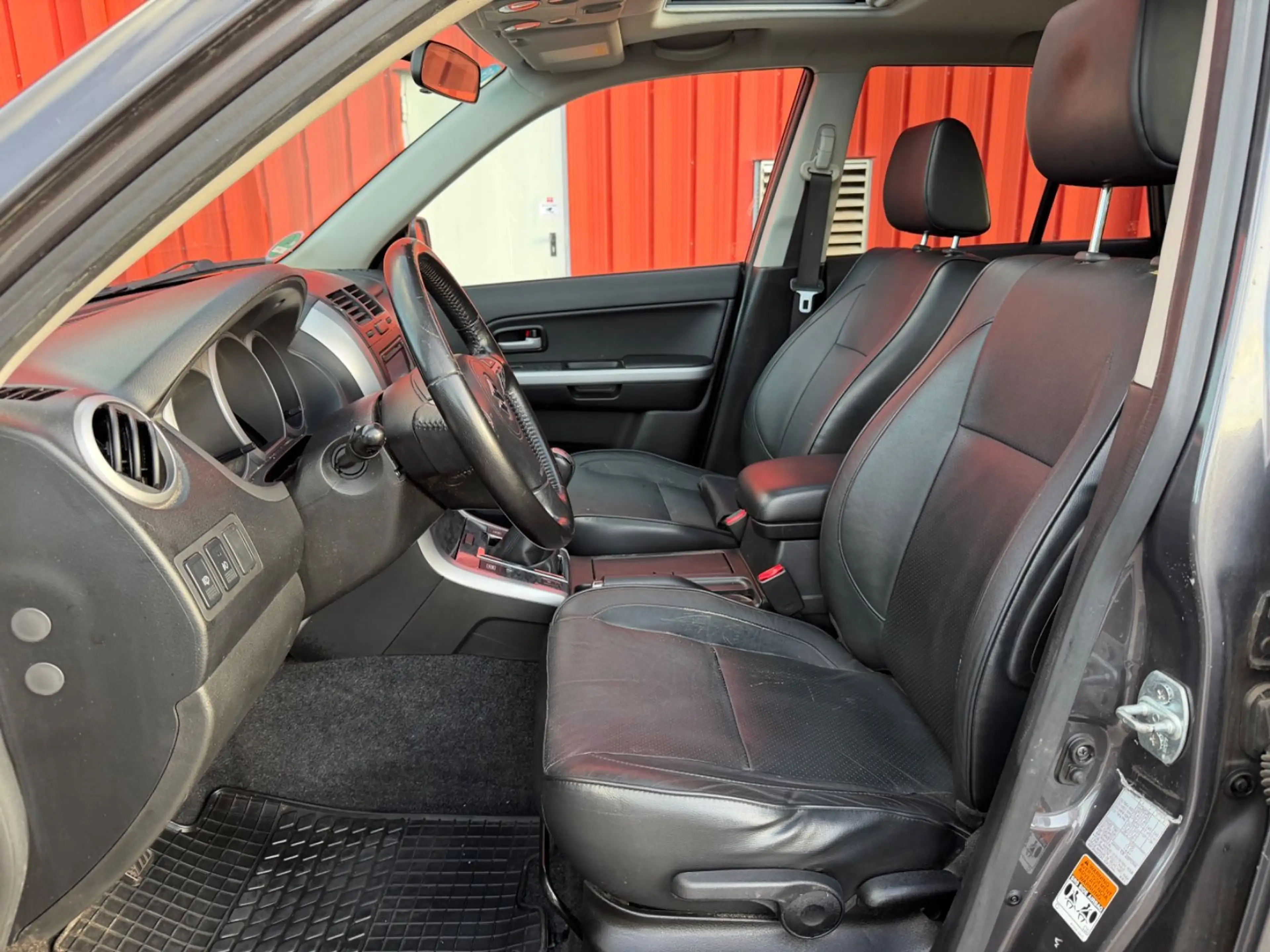 Suzuki Grand Vitara 1.9 Allrad Leder Xenon Navi Pano — photo 15