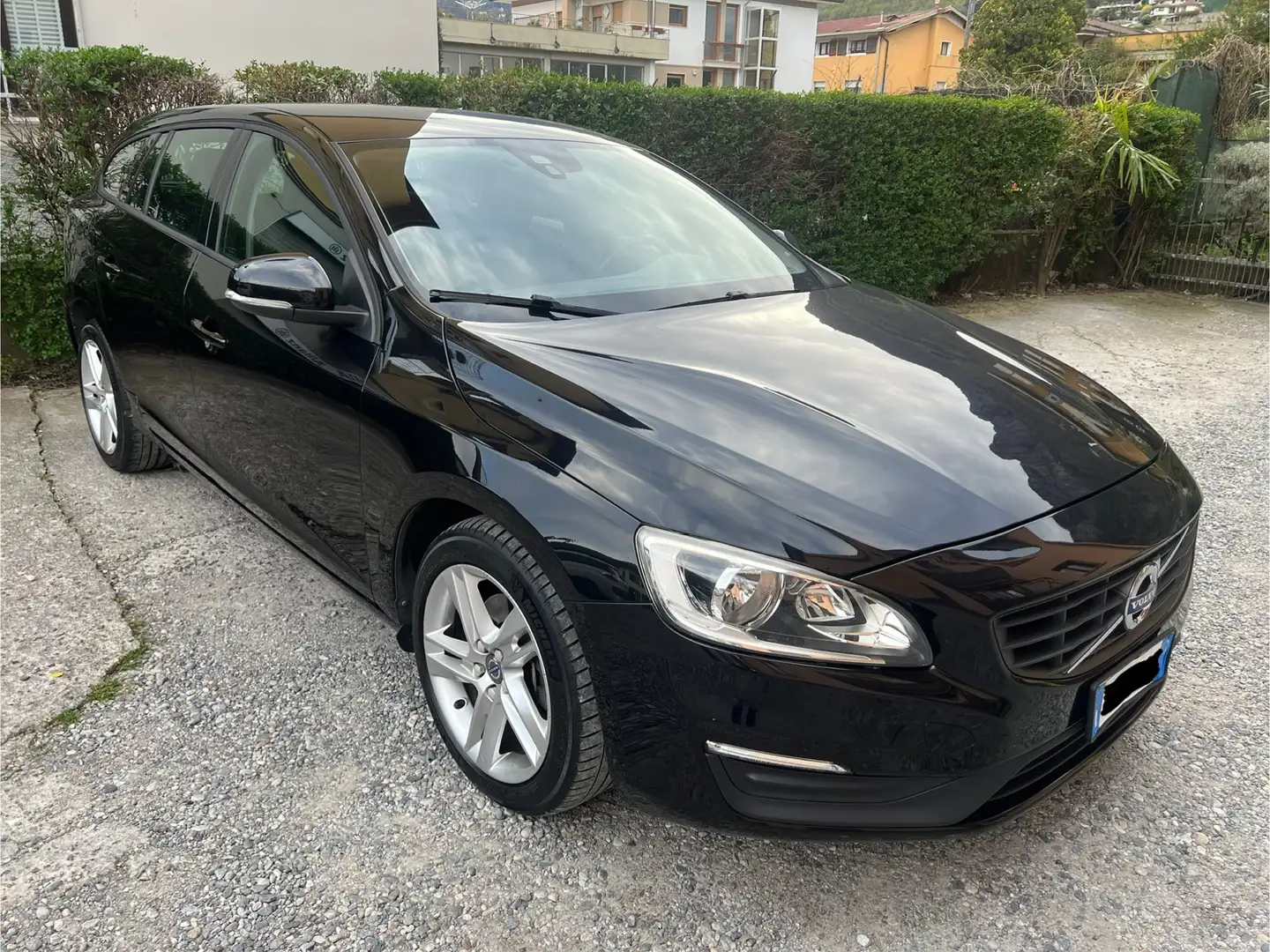 Volvo V60 2.0 d2 Momentum geartronic Nero - 1