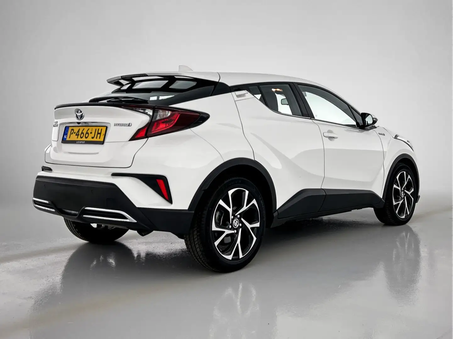 Toyota C-HR 2.0 Hybrid Dynamic | Navigatie | Parkeersensoren | Wit - 2