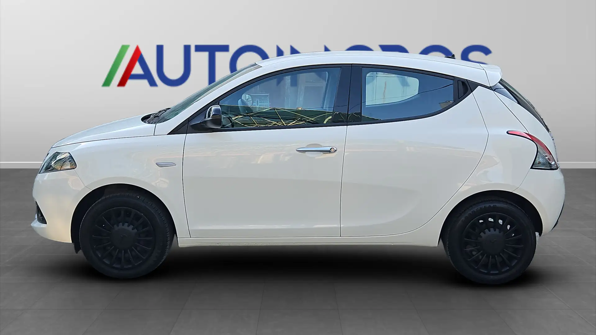Lancia Ypsilon 1.0 FireFly Hybrid Silver Weiß - 2