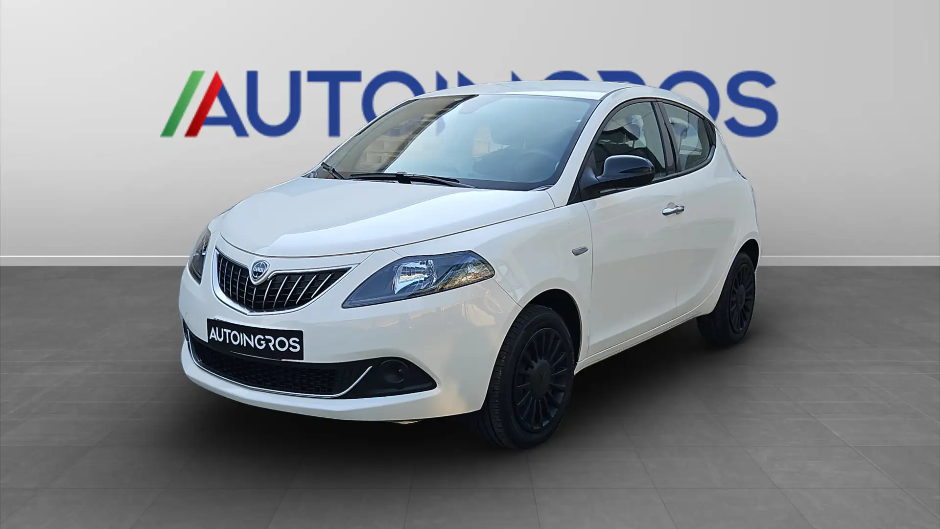 Lancia Ypsilon 1.0 FireFly Hybrid Silver Weiß - 1