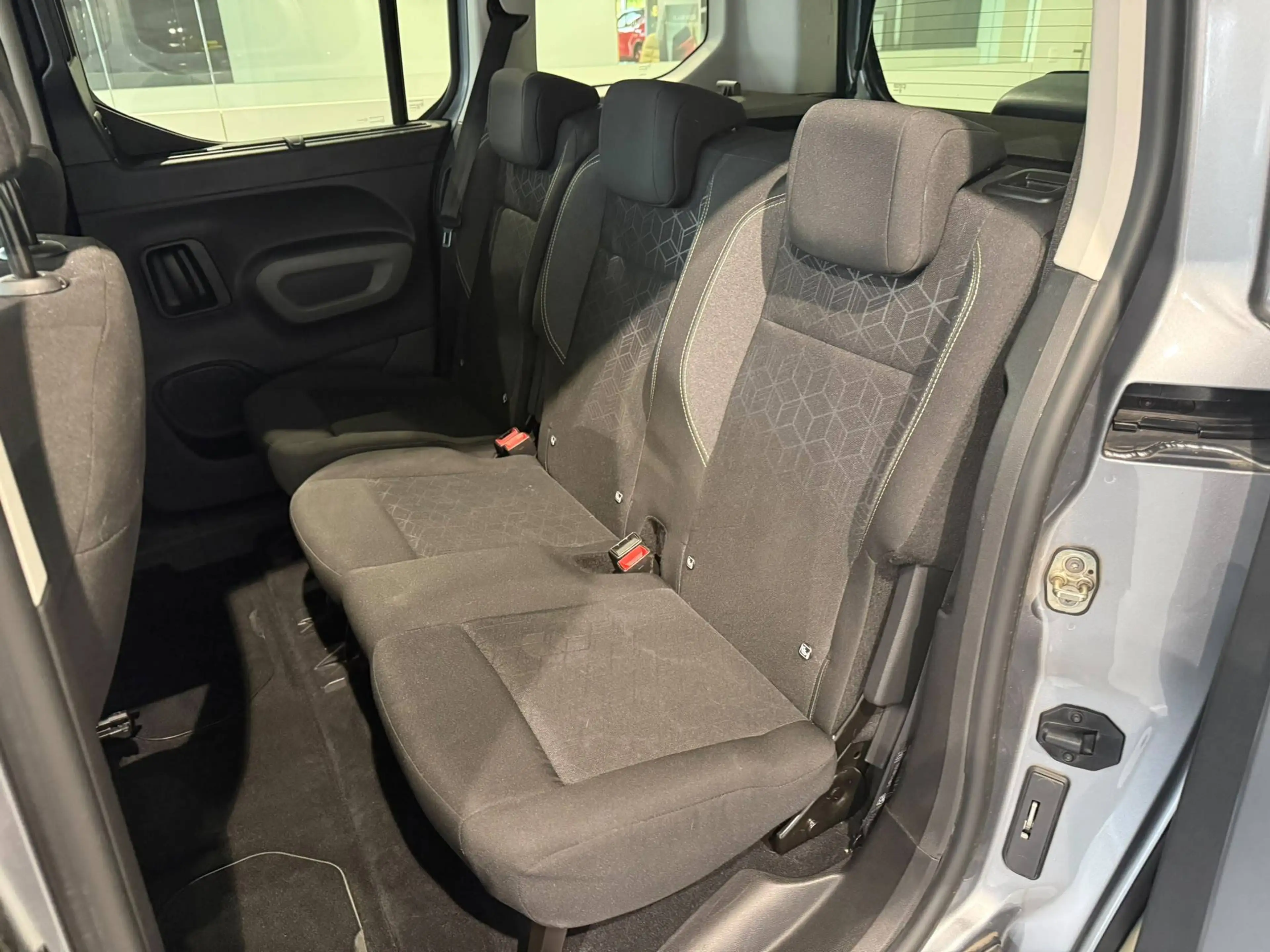 Peugeot Rifter Rifter 1.2 Benzine M Allure — photo 8