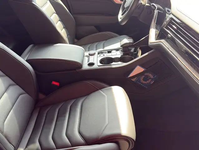 Volkswagen Touareg view 16