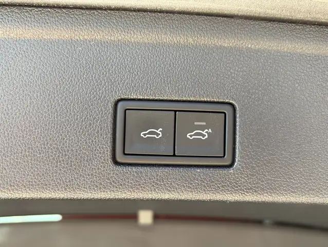Volkswagen Touareg view 14