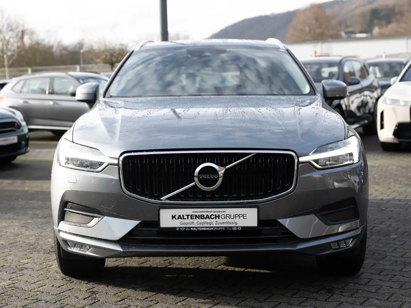 Volvo XC60 B5 Momentum Pro AWD LED NAVI H/K KAMERA Grau - 2