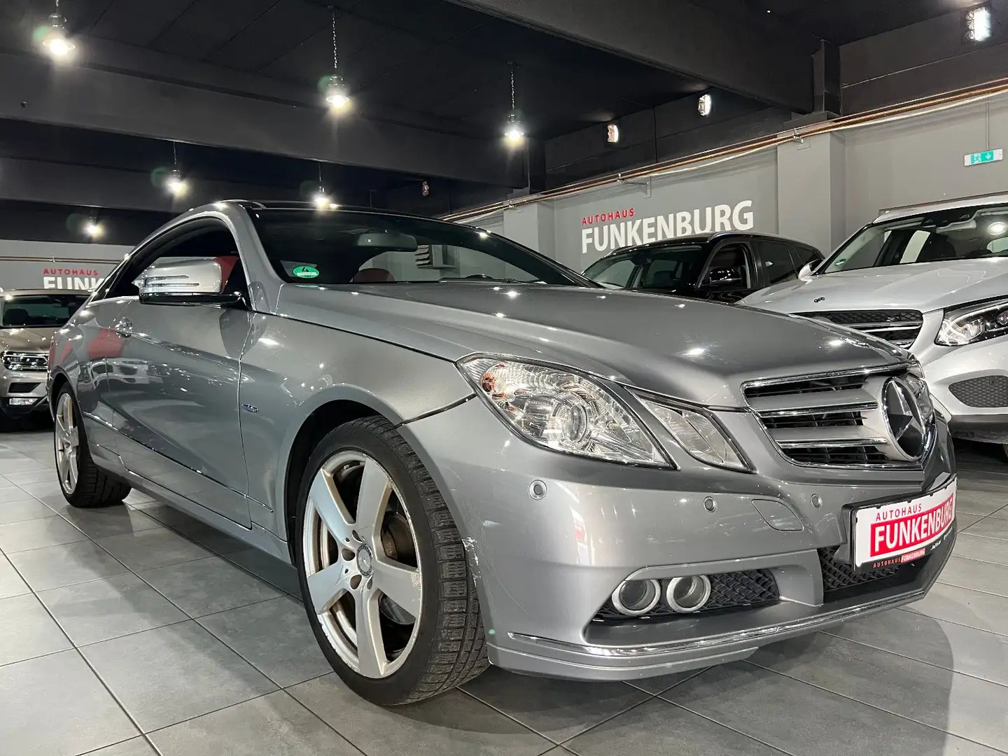 Mercedes-Benz E 350 CDI Coupe Avantgarde AUT/LEDER/XEN/PANO/SH Grau - 1