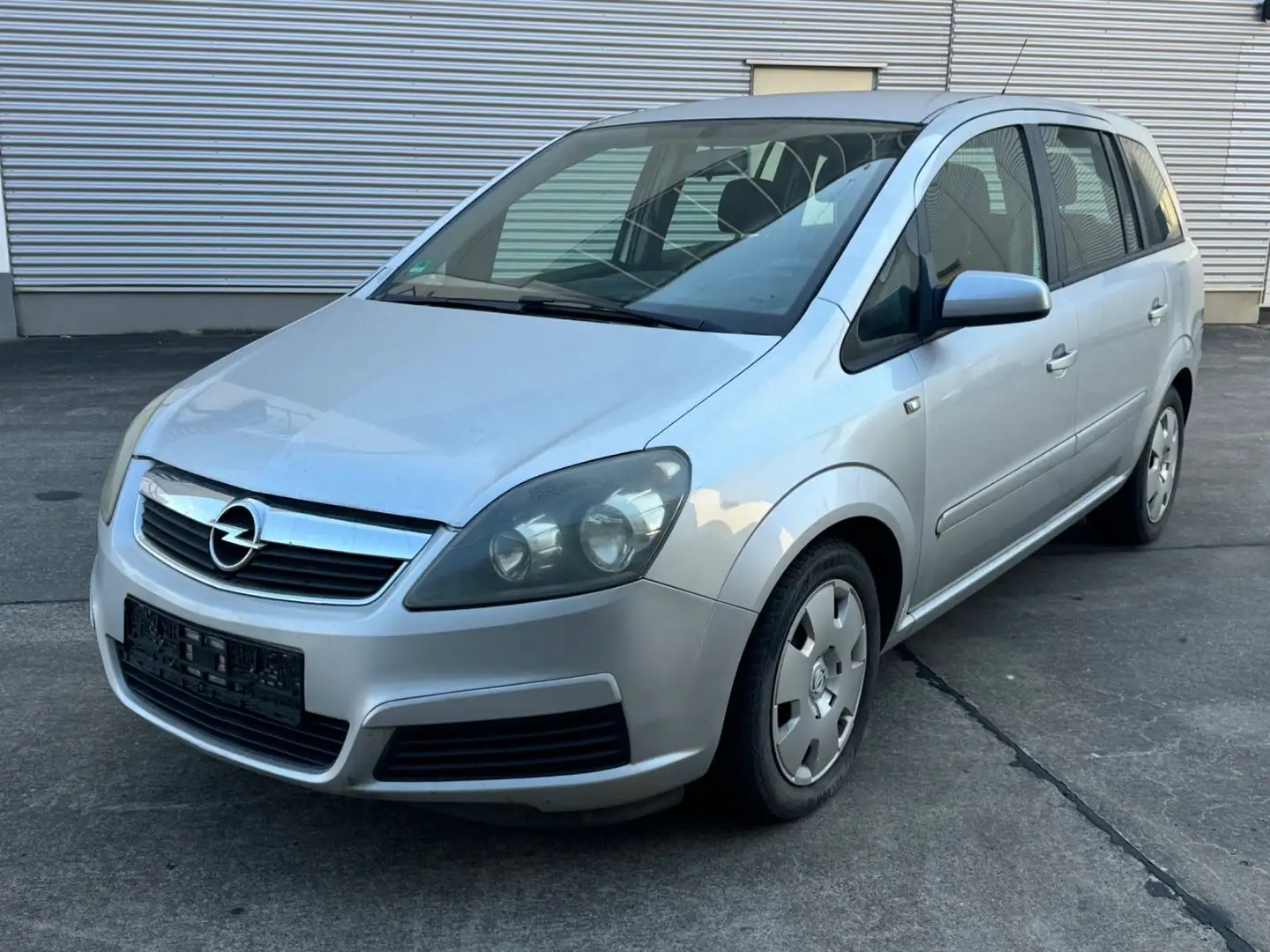 Opel Zafira B Edition 7-Sitzer Gümüş rengi - 2