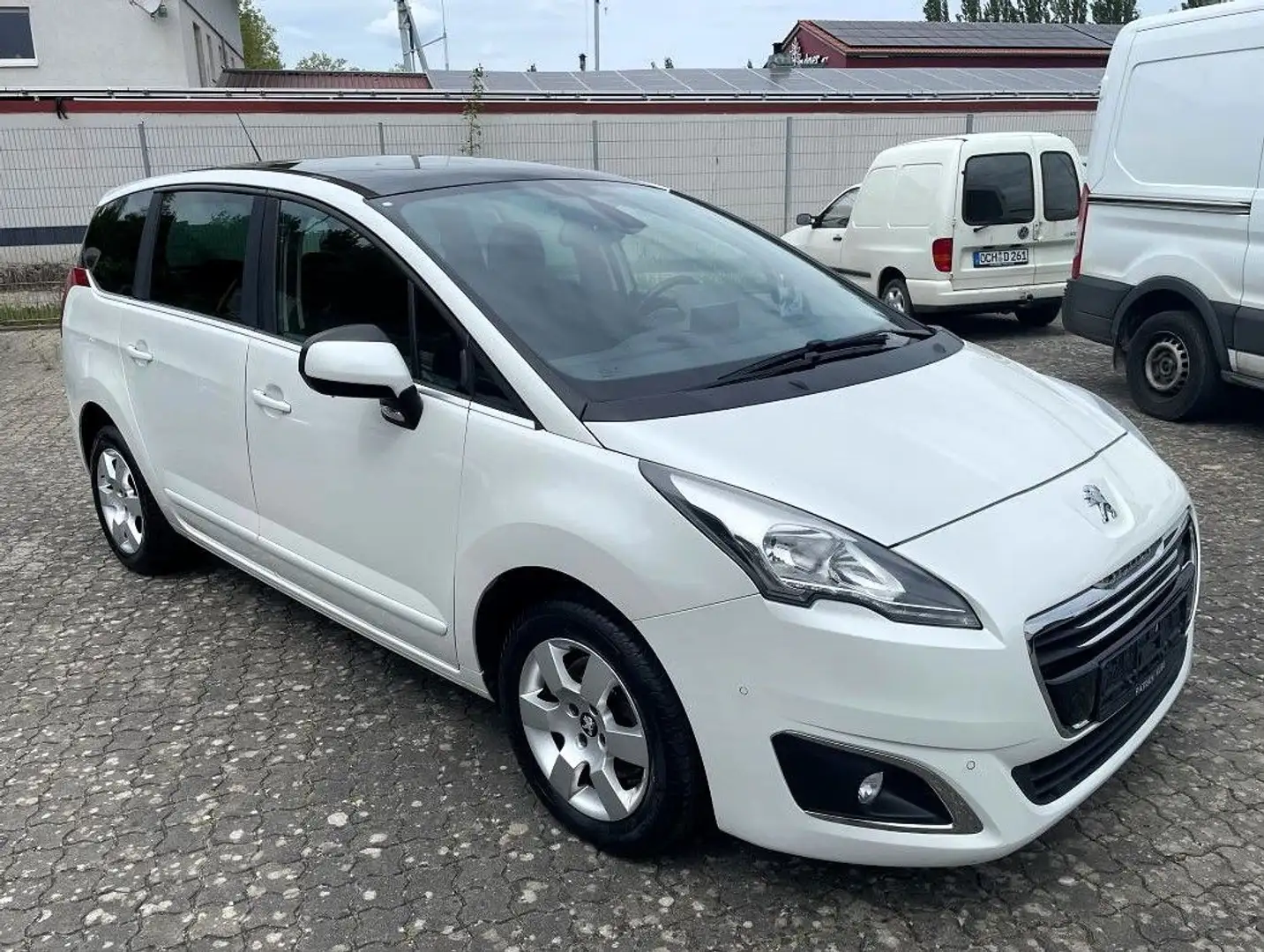 Peugeot 5008 Active 1.2 e-THP 130*PANO/HUD/AHK/NAV/KAM Білий - 1