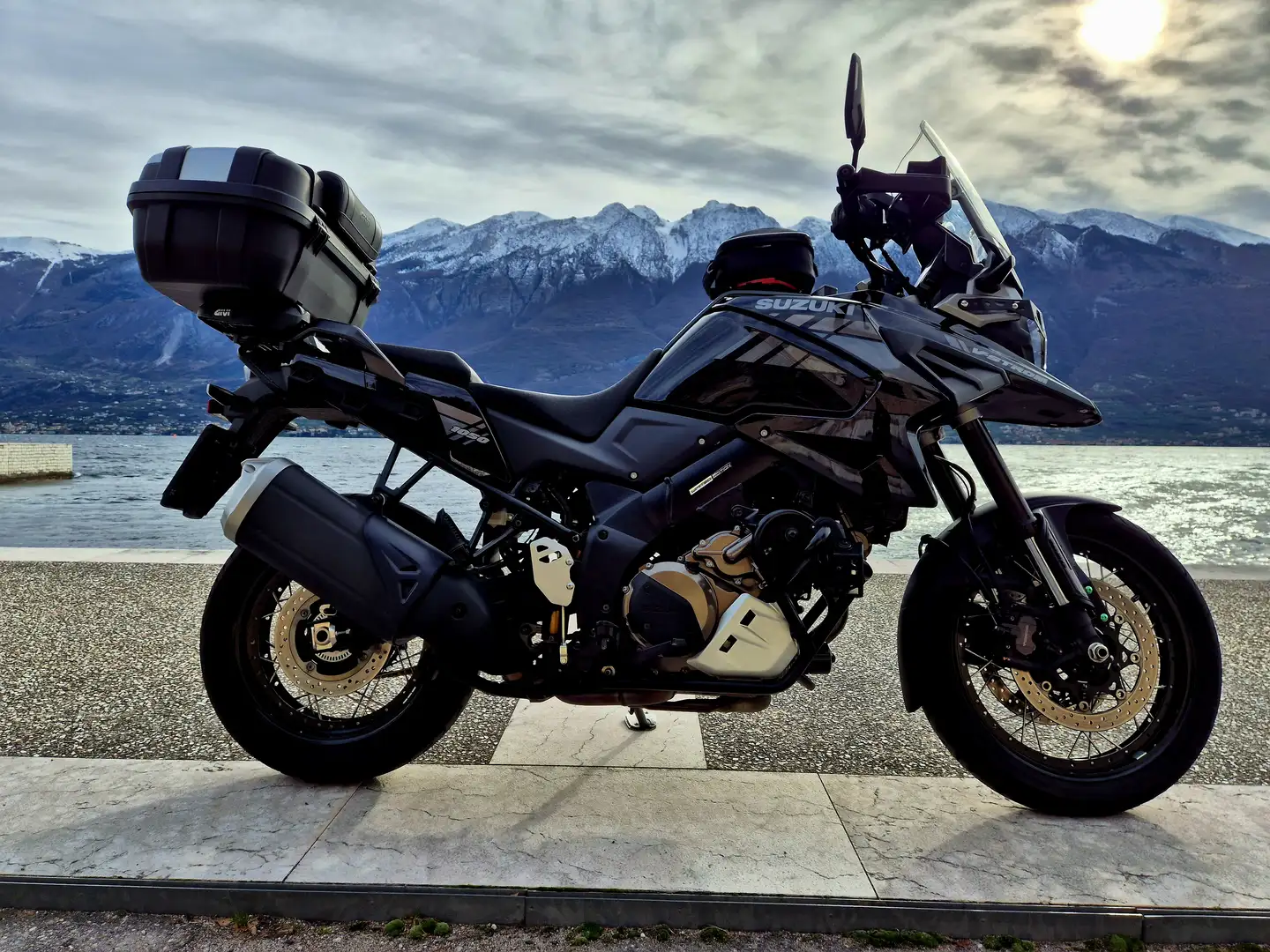 Suzuki V-Strom 1050 XT Negro - 1