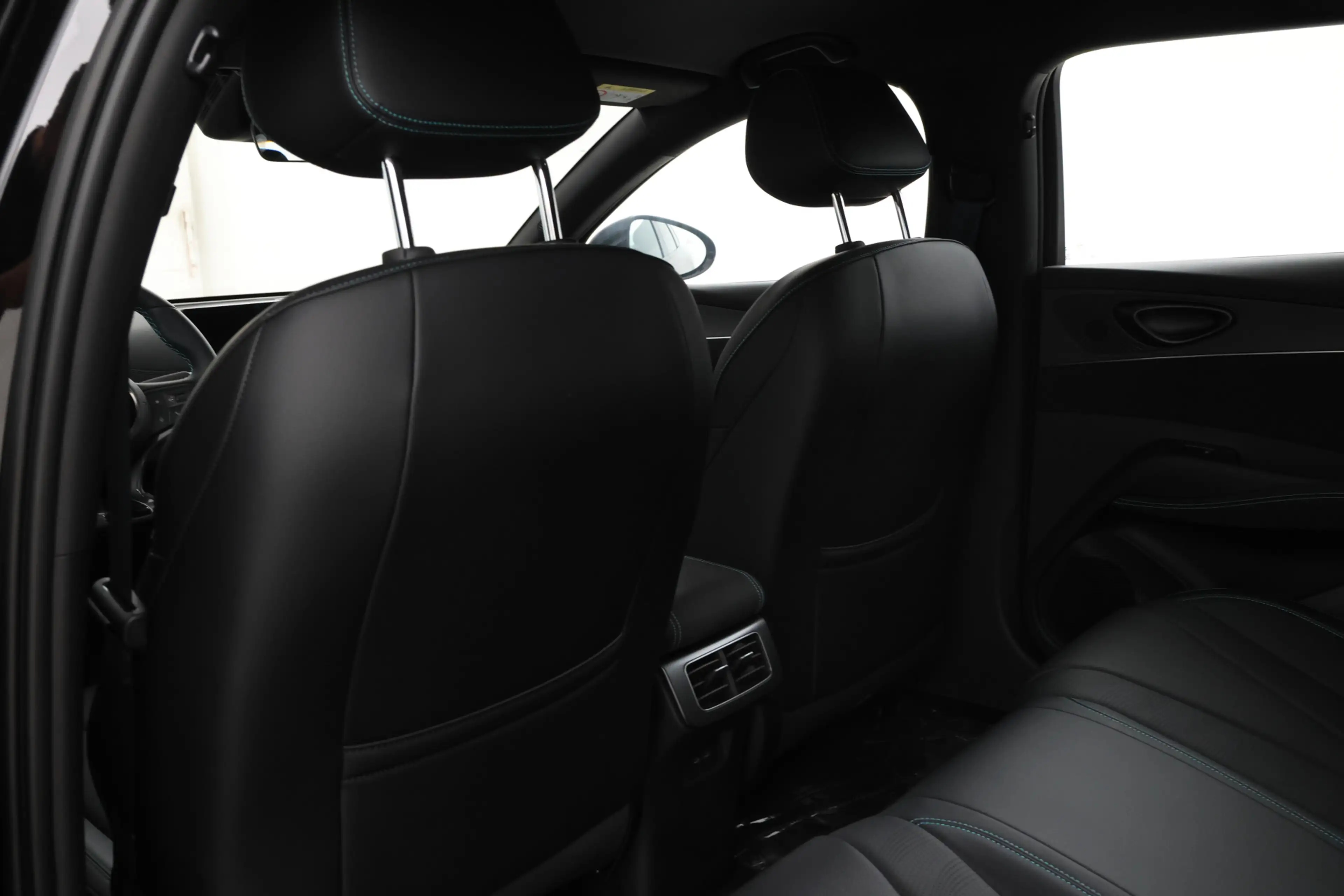 BYD Seal 6 Touring 1.5 DM-i Boost keuze uit 15 stuks — photo 16
