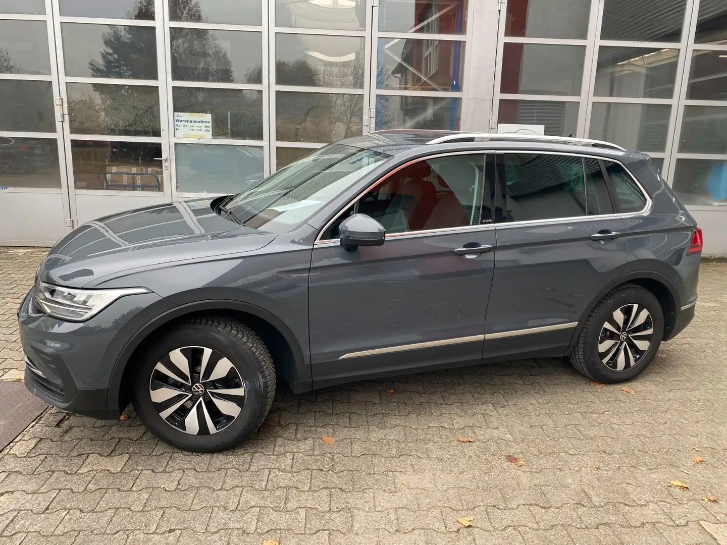 Volkswagen Tiguan Move/Automatik/ACC/1.5TSI/Navi Grau - 2