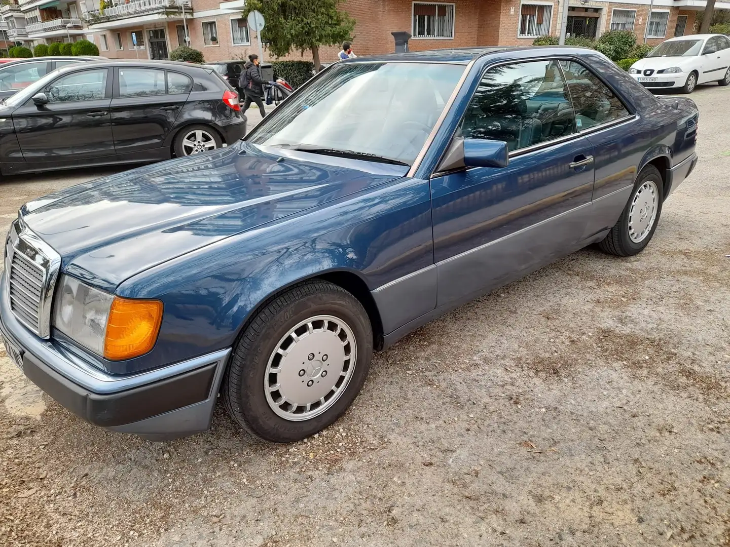 Mercedes-Benz 300 300 CE-24 Bleu - 2