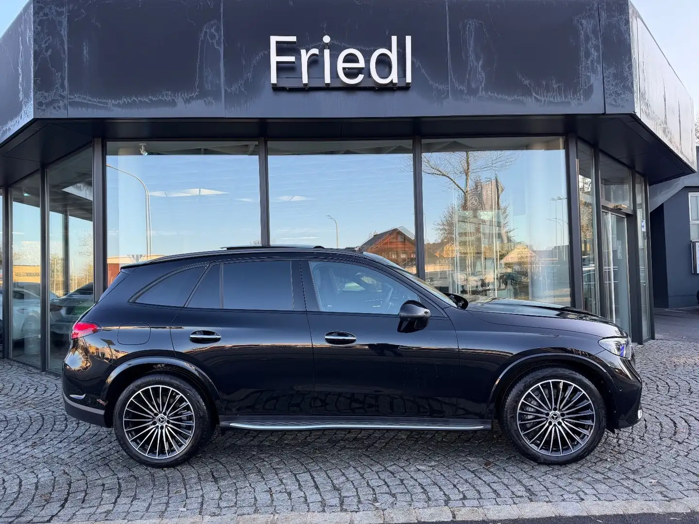 Mercedes-Benz GLC 220 d 4M Edition AMG, PANO, DIGITAL, AHK, Grau - 2