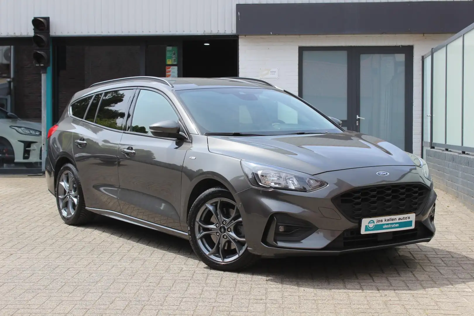 Ford Focus Wagon 1.0 EcoBoost ST Line Business 125pk Navi, Ca Grijs - 1