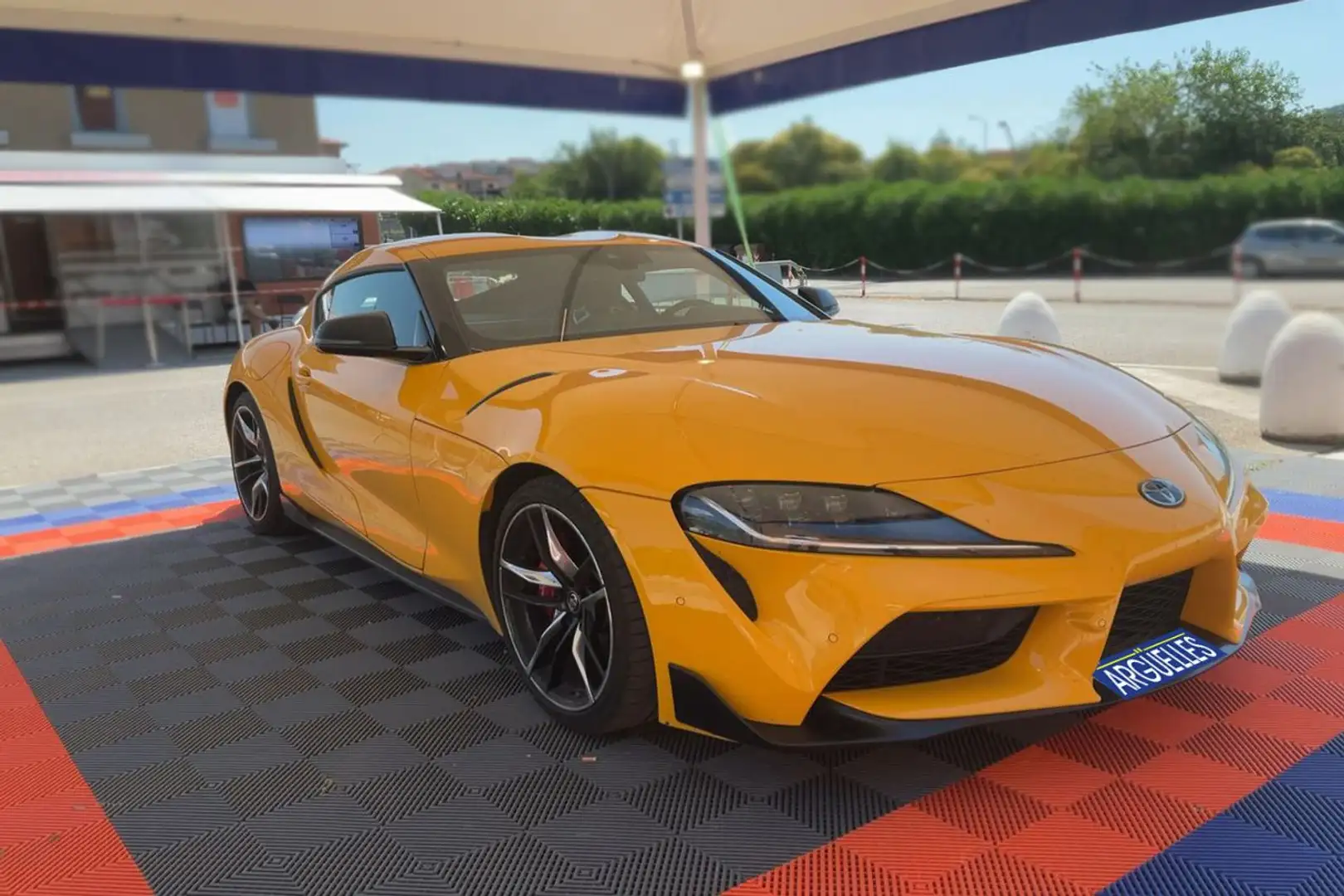 Toyota Supra 3.0 GR Premium Amarillo - 2