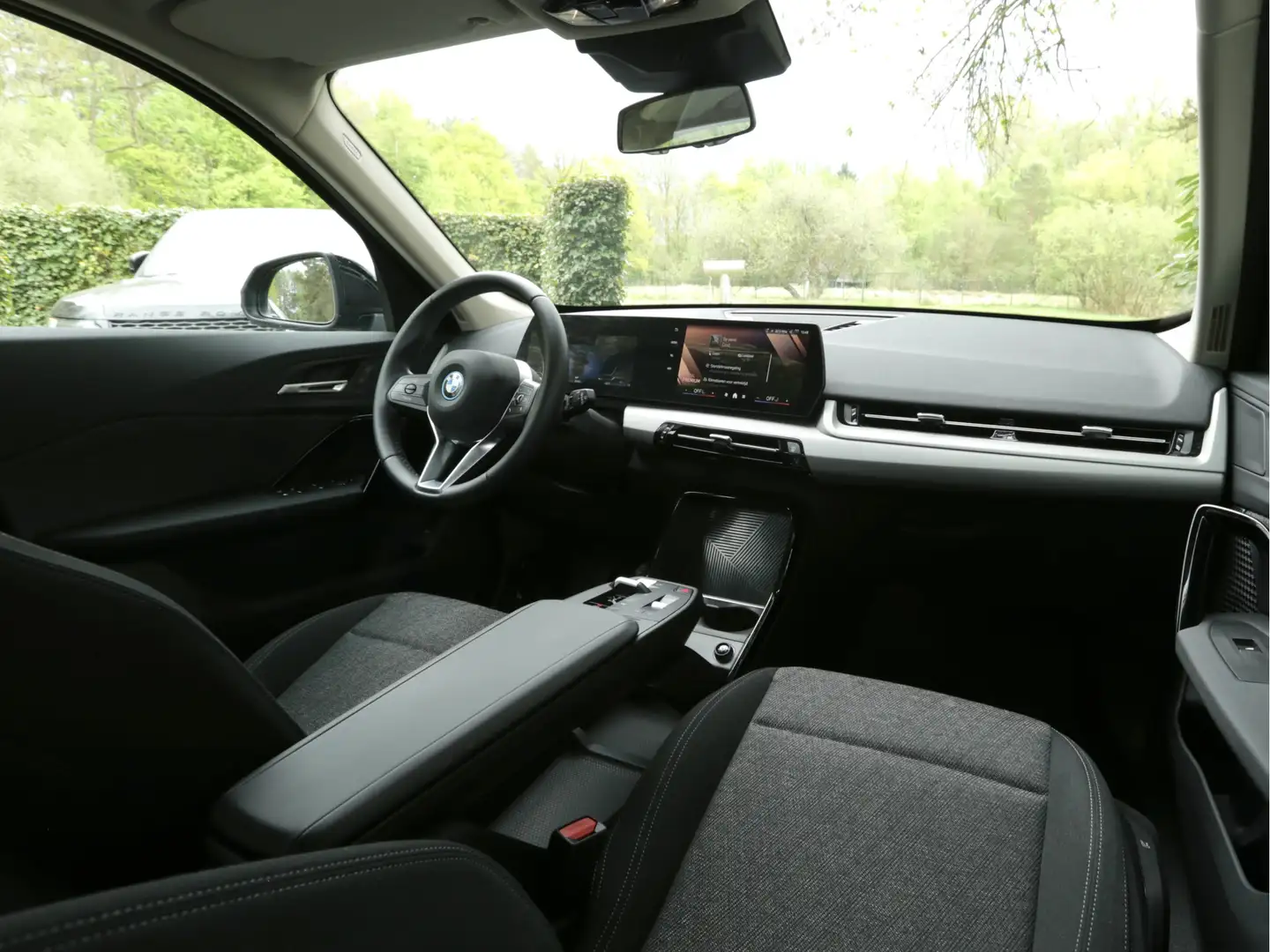 BMW X1 xDrive25e Black Design Pack Zwart - 2