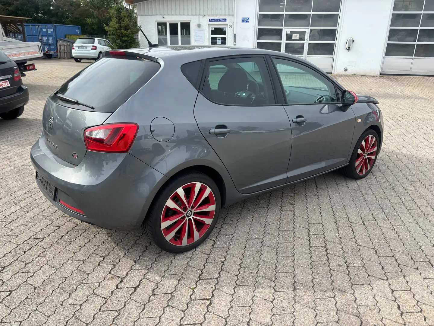 SEAT Ibiza FR Grau - 1