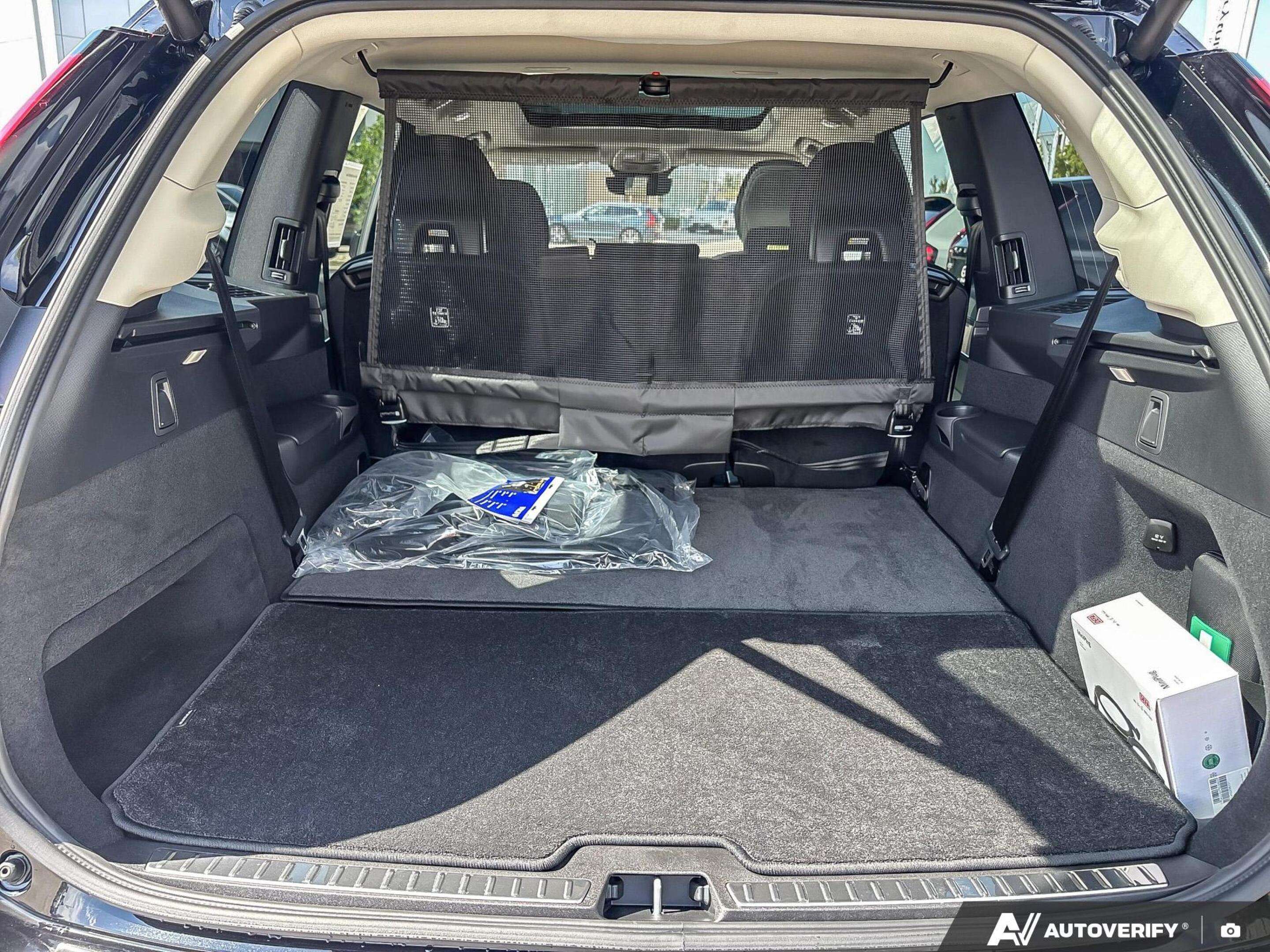 2026 Volvo XC90 Core Bright Theme FEATURED VEHICLE - SAVE $1,500! thumb 9