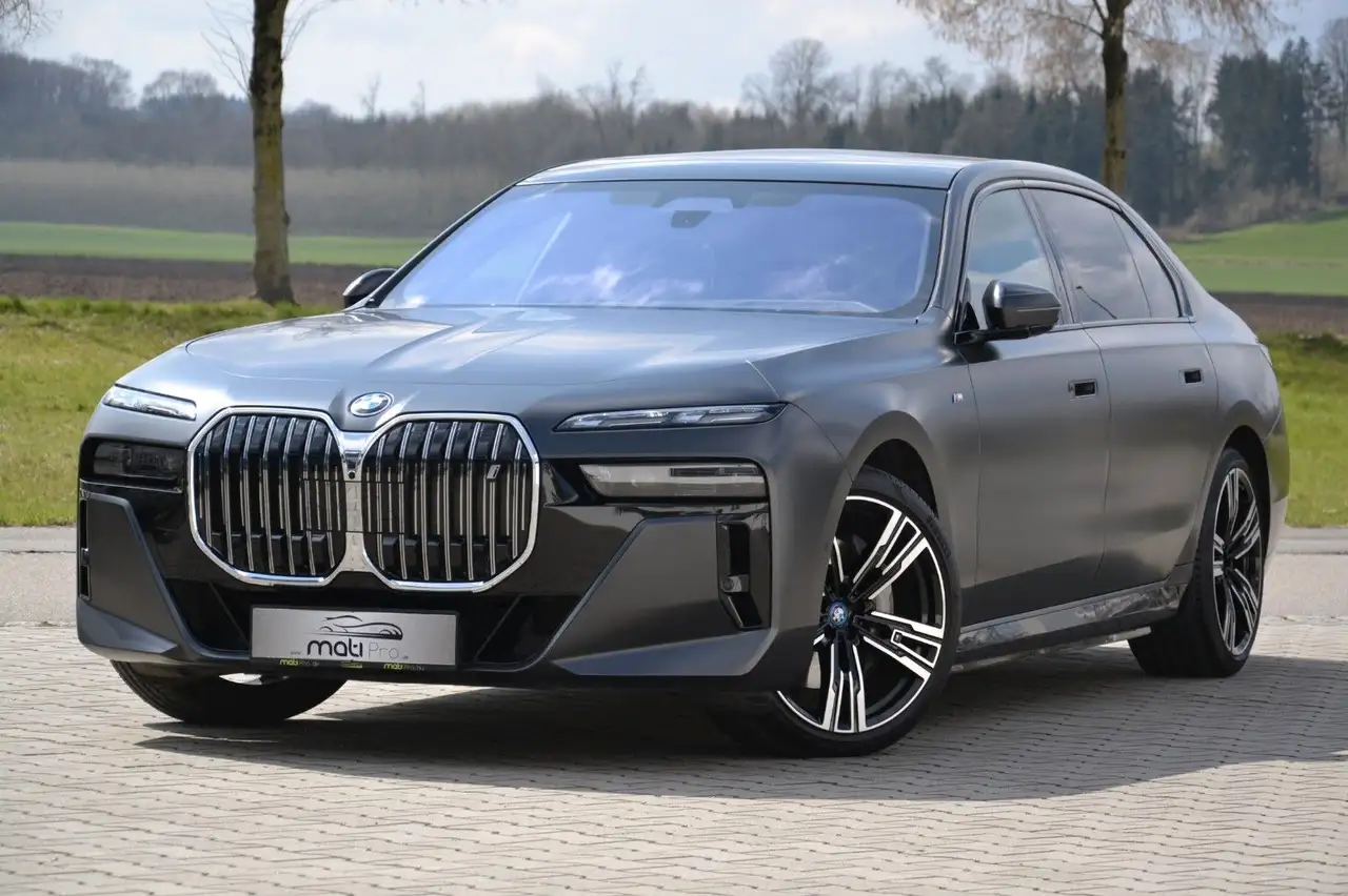 BMW i7